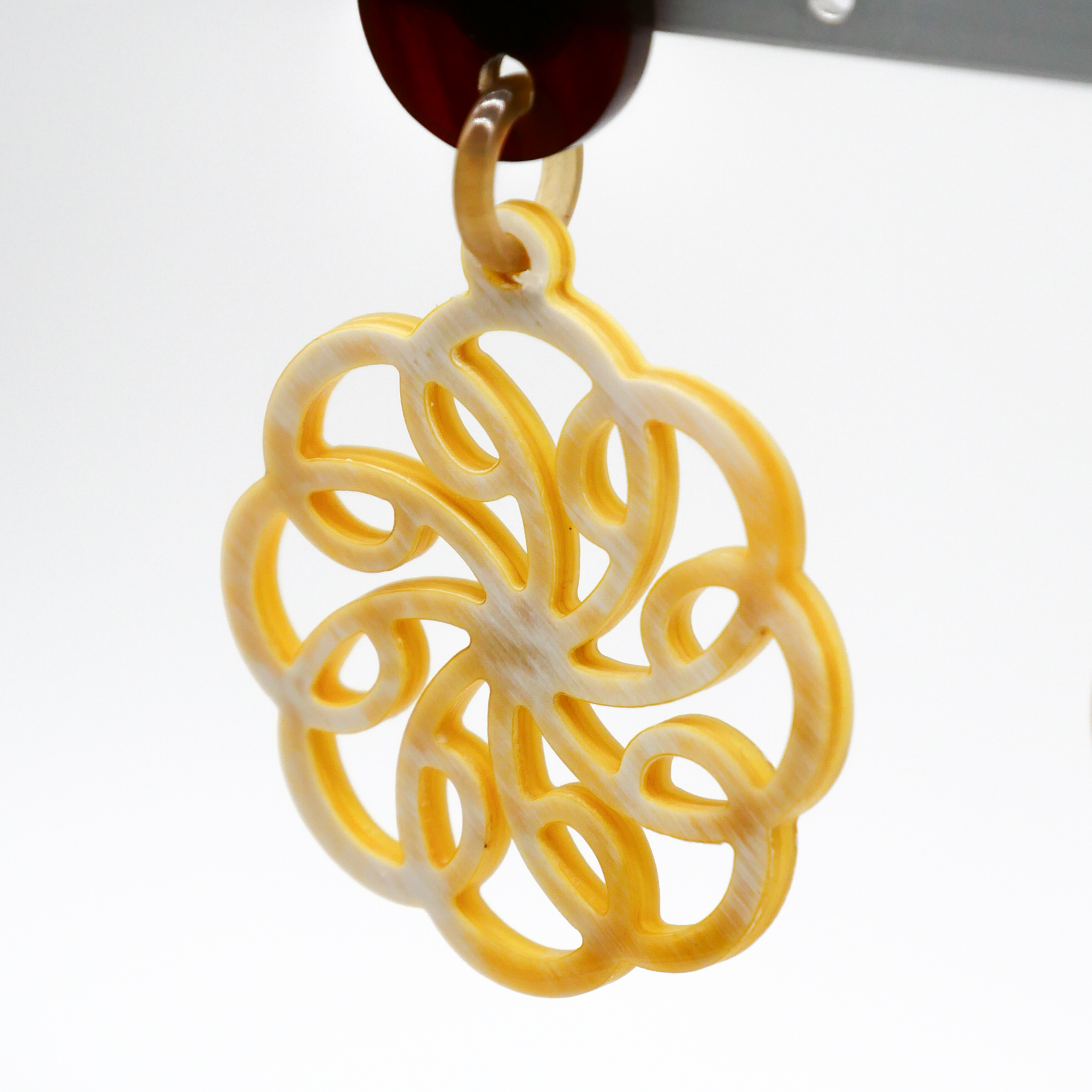  "Craft Art" Ohrring "Mandala" Ø ca. 45 mm, braunes und weißes Horn