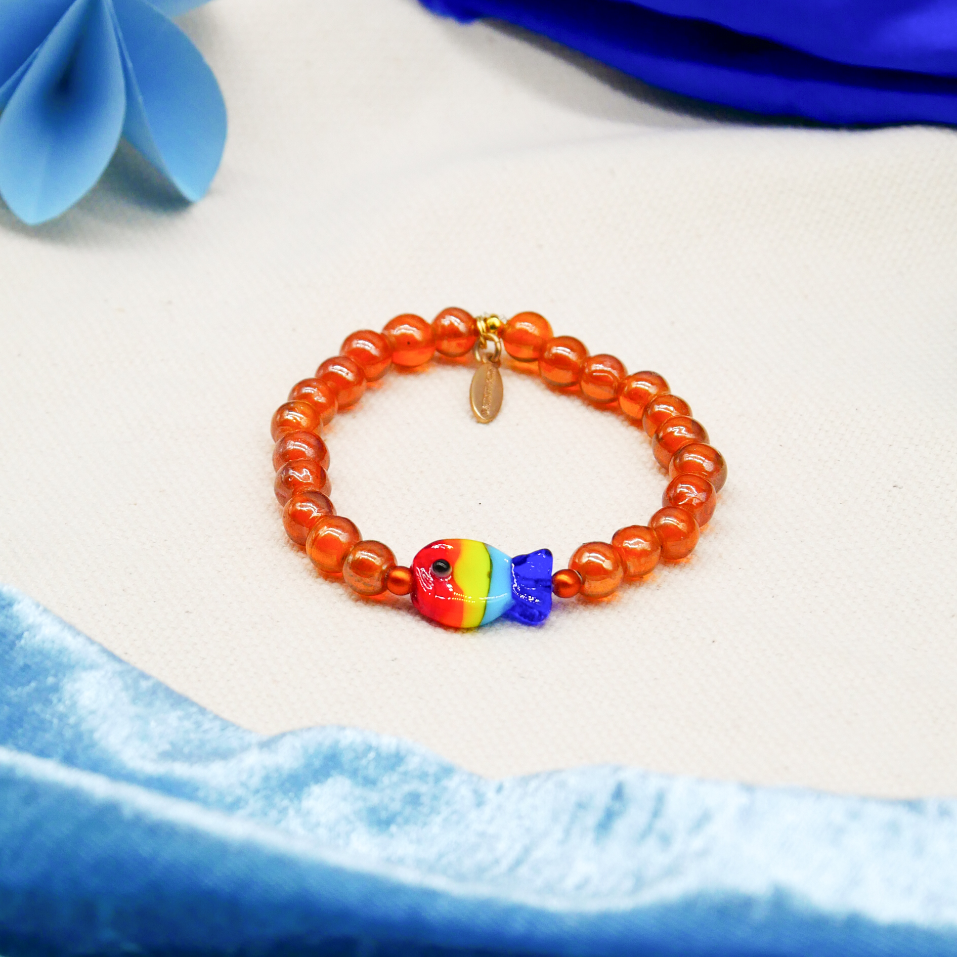 "Summer Feeling" Armband auf Gummi "Fisch" Glasperlen bernstein