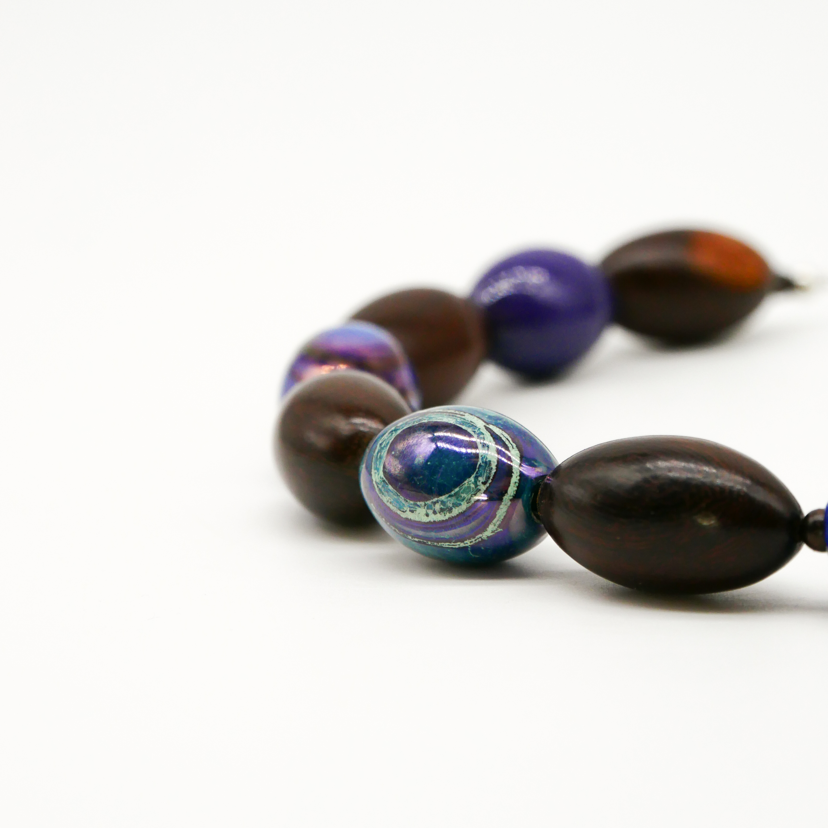 "Woodland", Kette "Olive", Robles Holzolive und Keramik Oliven, braune und blaue Töne "Woodland", Kette "Olive", Robles Holzolive und Keramik Oliven, braune und blaue Töne