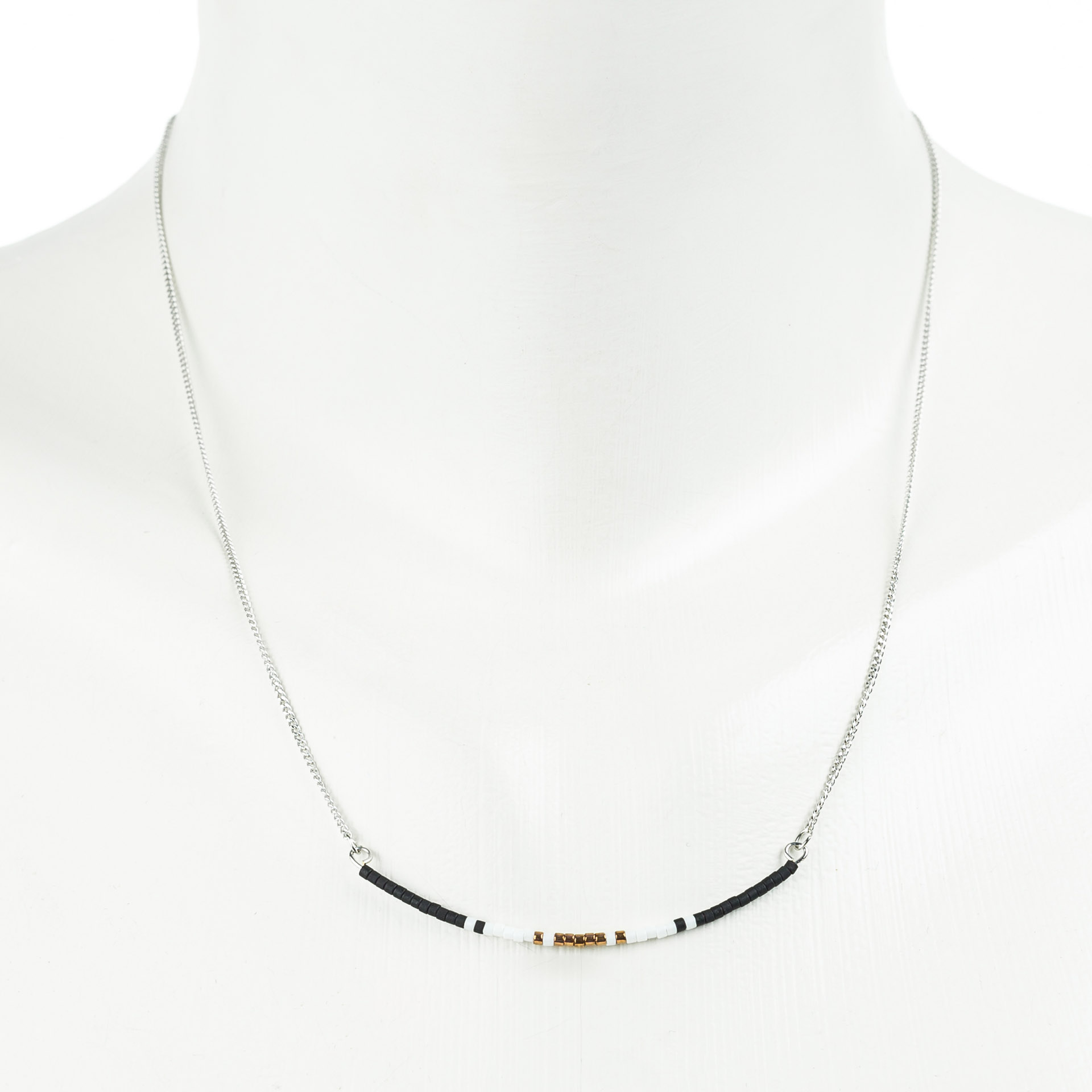 "Petite Beads" feine kurze Metallkette mit japan. Rocaillesperlen, schwarz-weiß, silberfarben