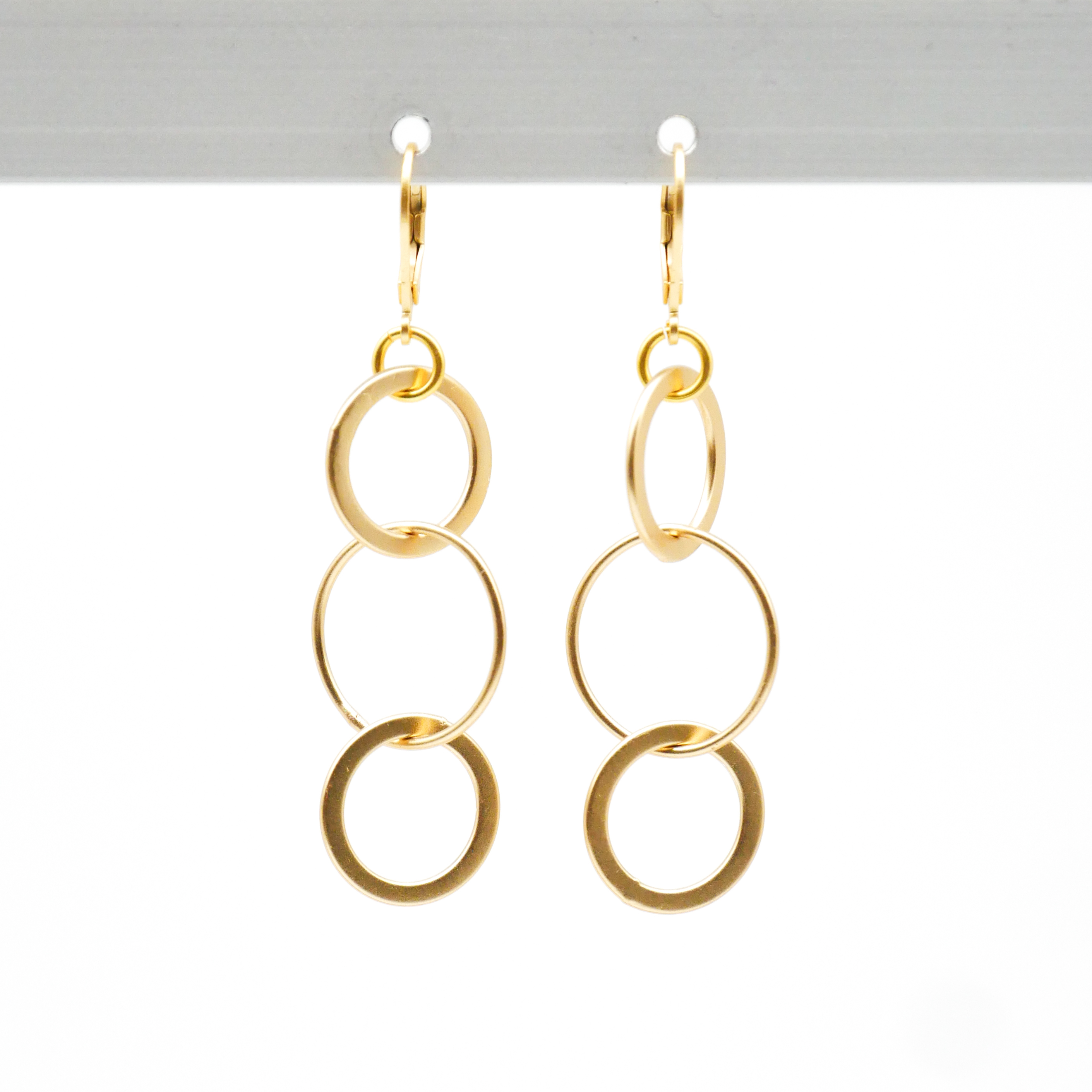 "Charm" Ohrstecker mit runden Gliedern, vergoldet