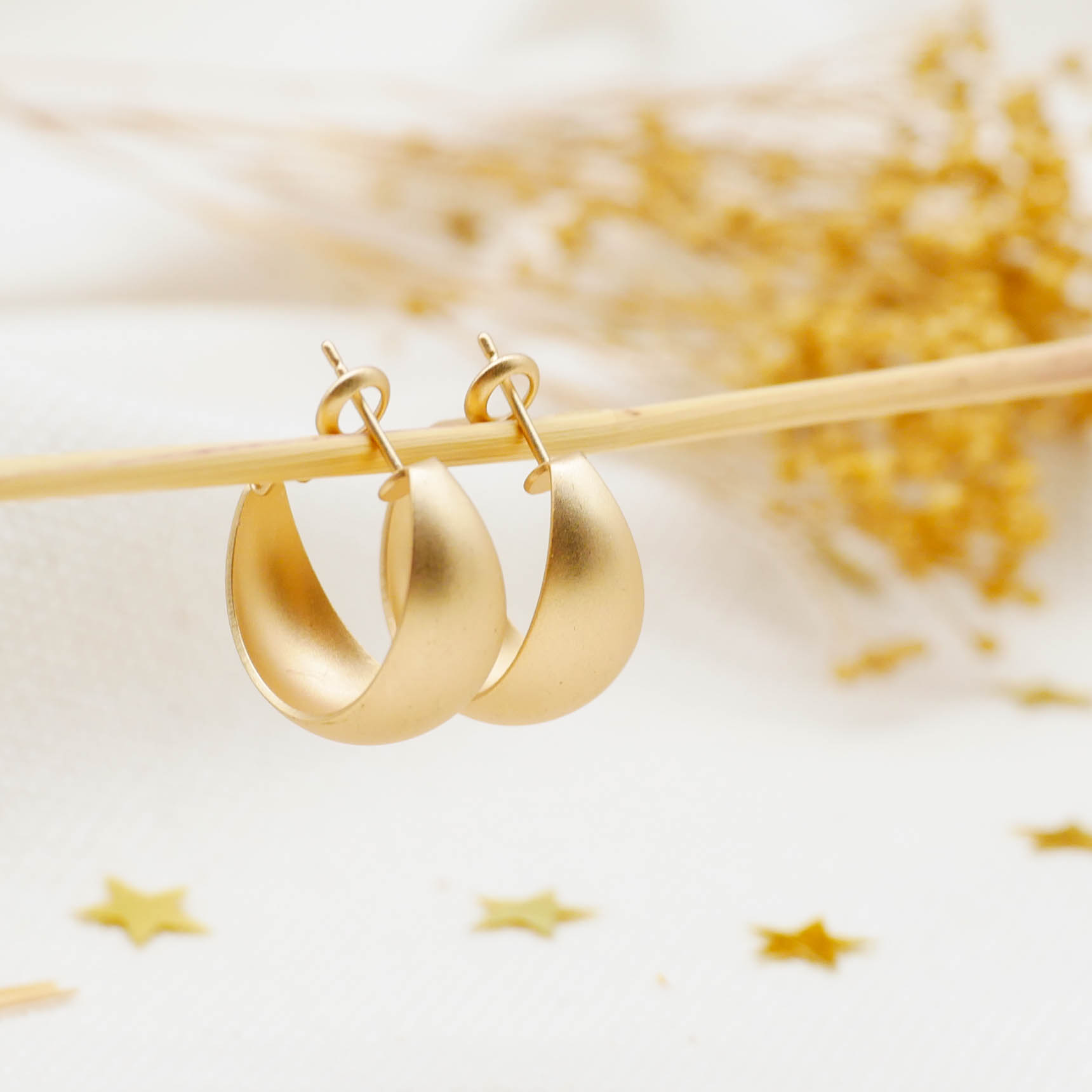 "Circle", creole earring Ø approx. 27mm, approx. 20mm smooth and curved, gold matt