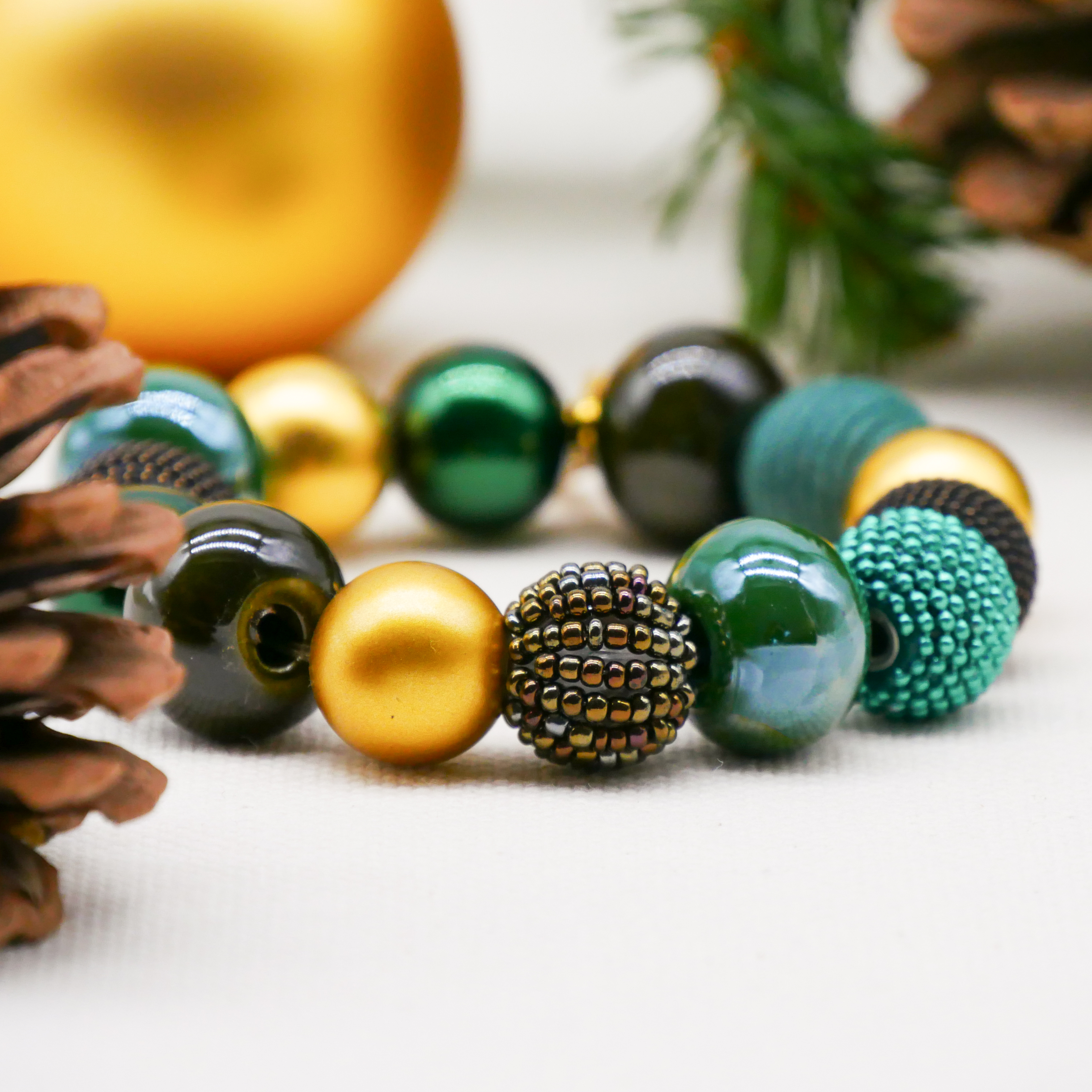  "Bollywood" Armband auf Gummi, burnt olive
