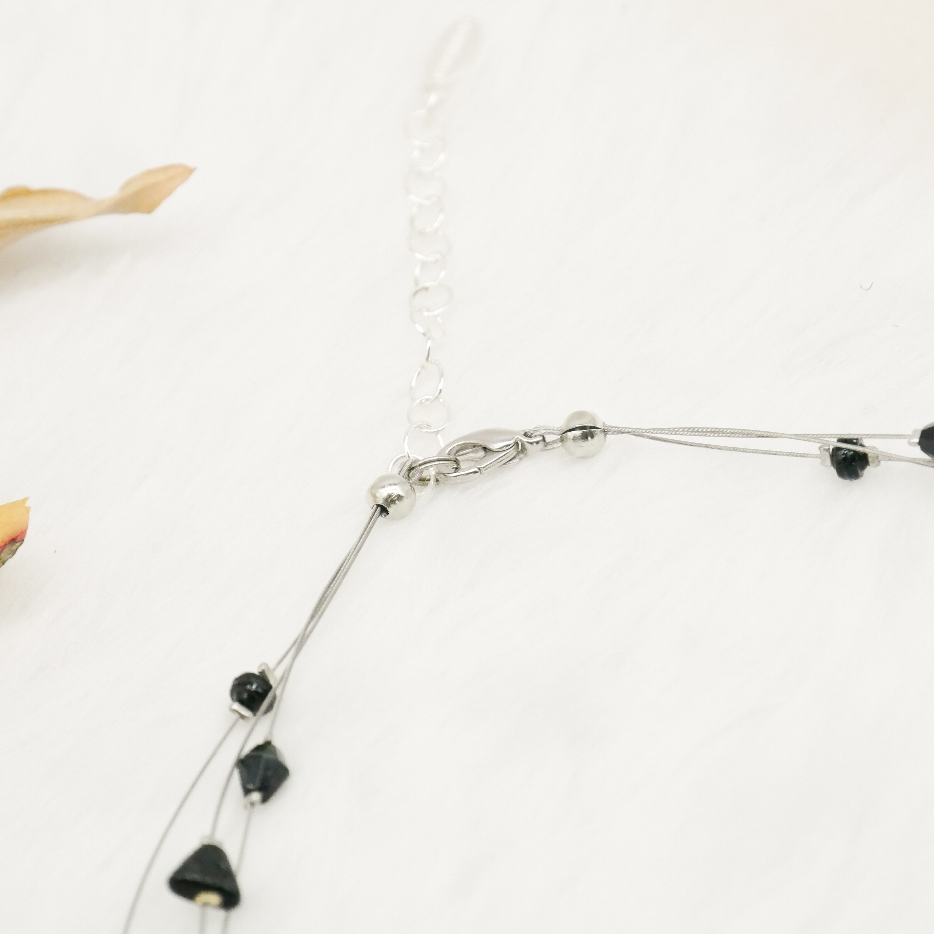  "Jet Schmuck" 3-Strang Kette, schwarze Glasperlen, verschiedene Formen 
