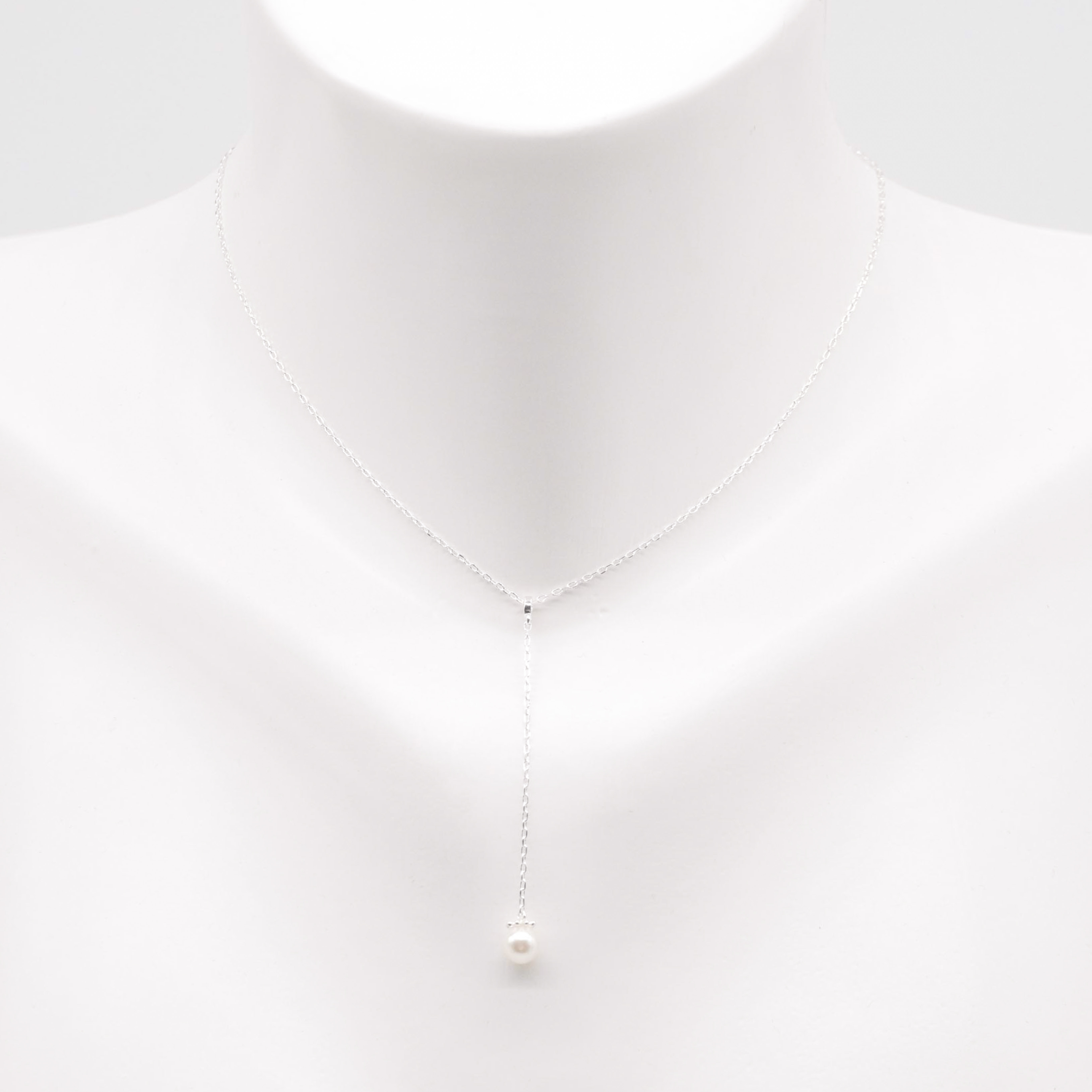 "Fine Filigré" feine kurze Y-Kette mit weißer Perle, versilbert