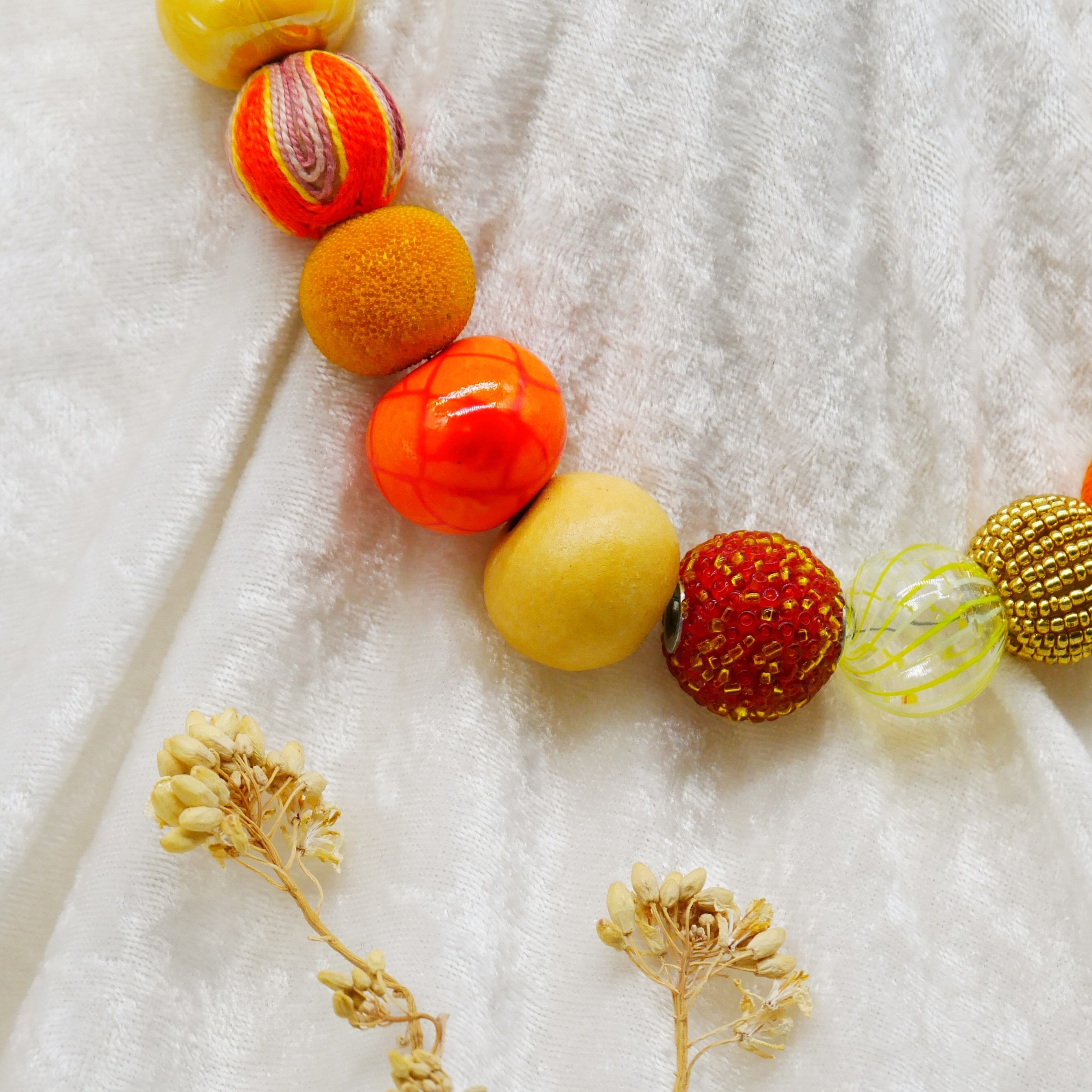 "Bollywood" Kette Ø ca. 20 mm, gelb-orange