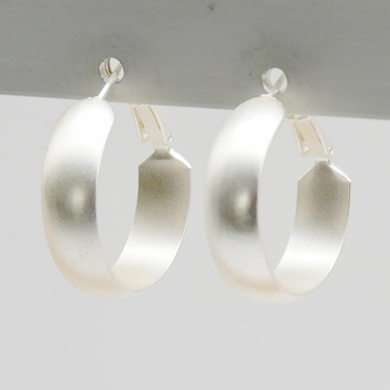 "Circle", runde Creole versilbert ca. 24 mm leicht gewölbt 