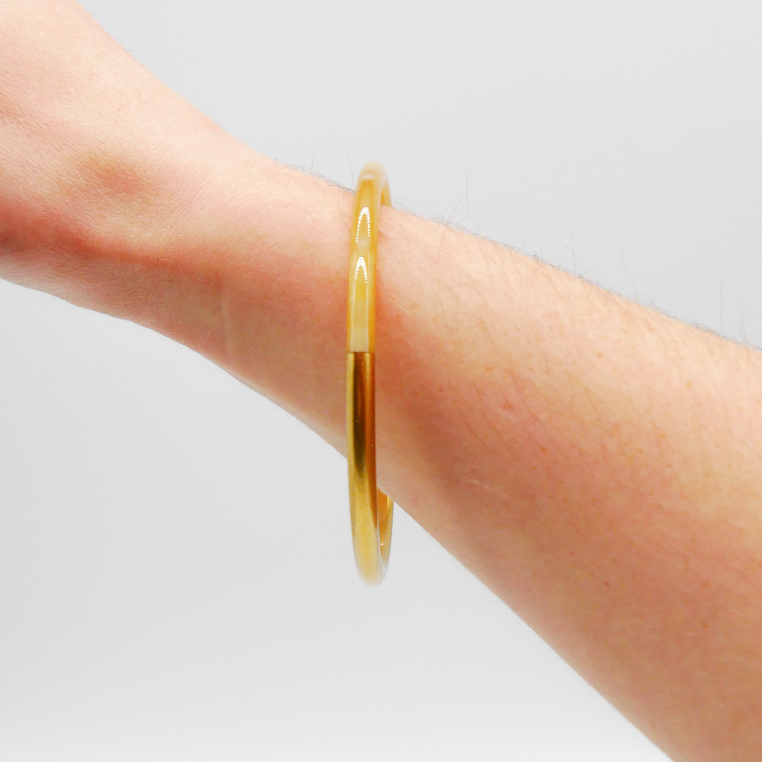  "Craft Art" zarter Armreif, weißes Horn, Lack gold