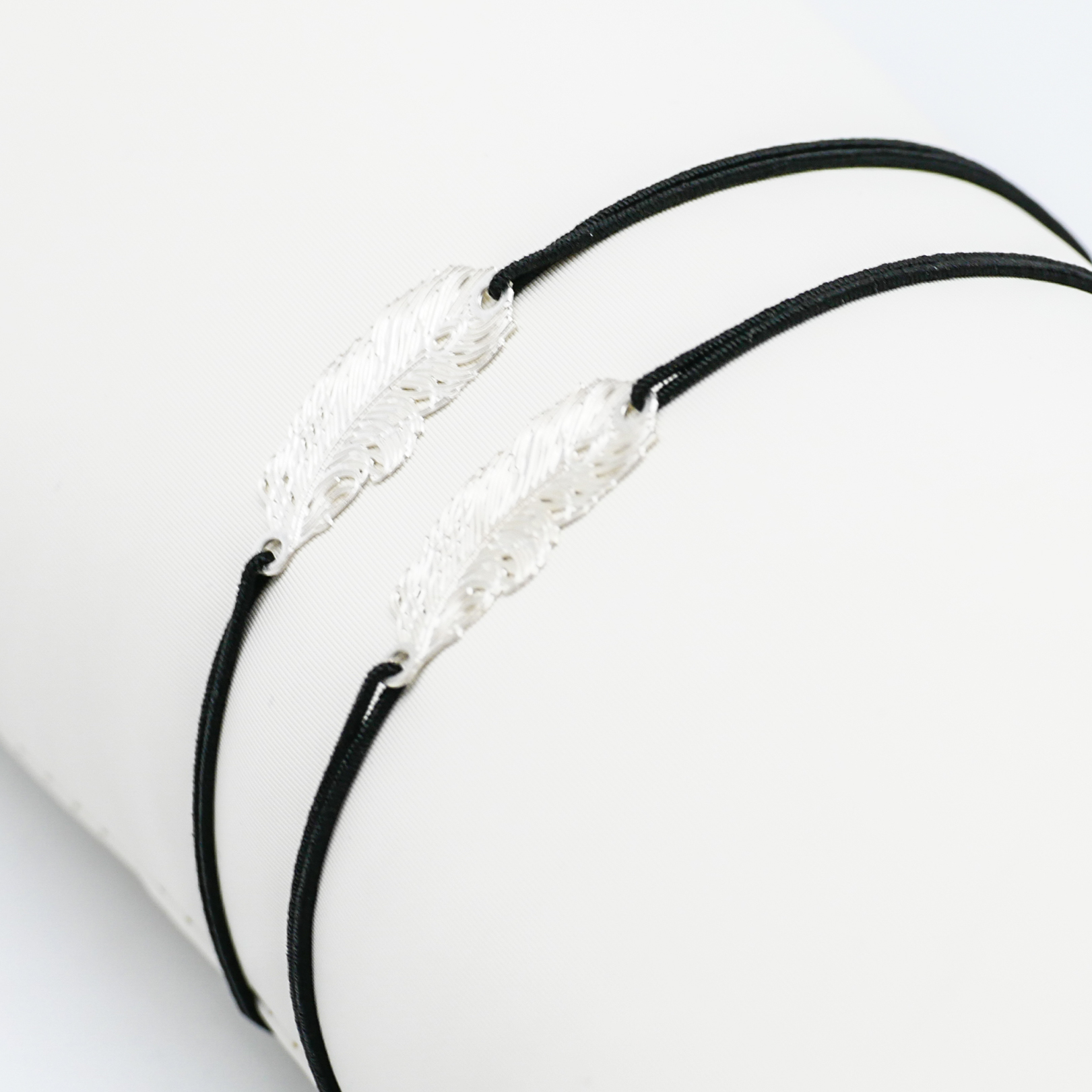 "Summer Feeling" flexible bracelet with fine pendant feather, black - Pack of 2