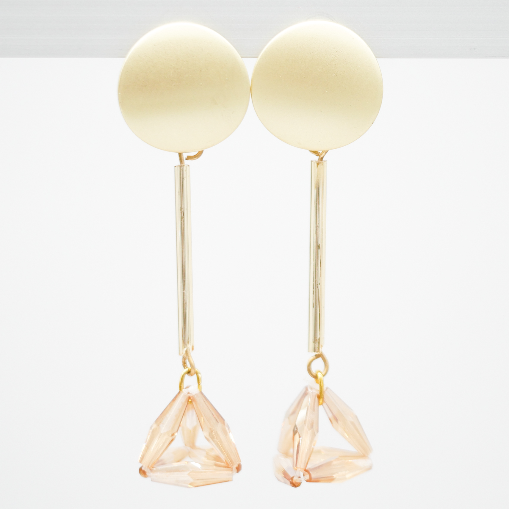 "Summer Feeling" Ohrstecker, vergoldet, mit geometrischer Kristallperle, pfirsich