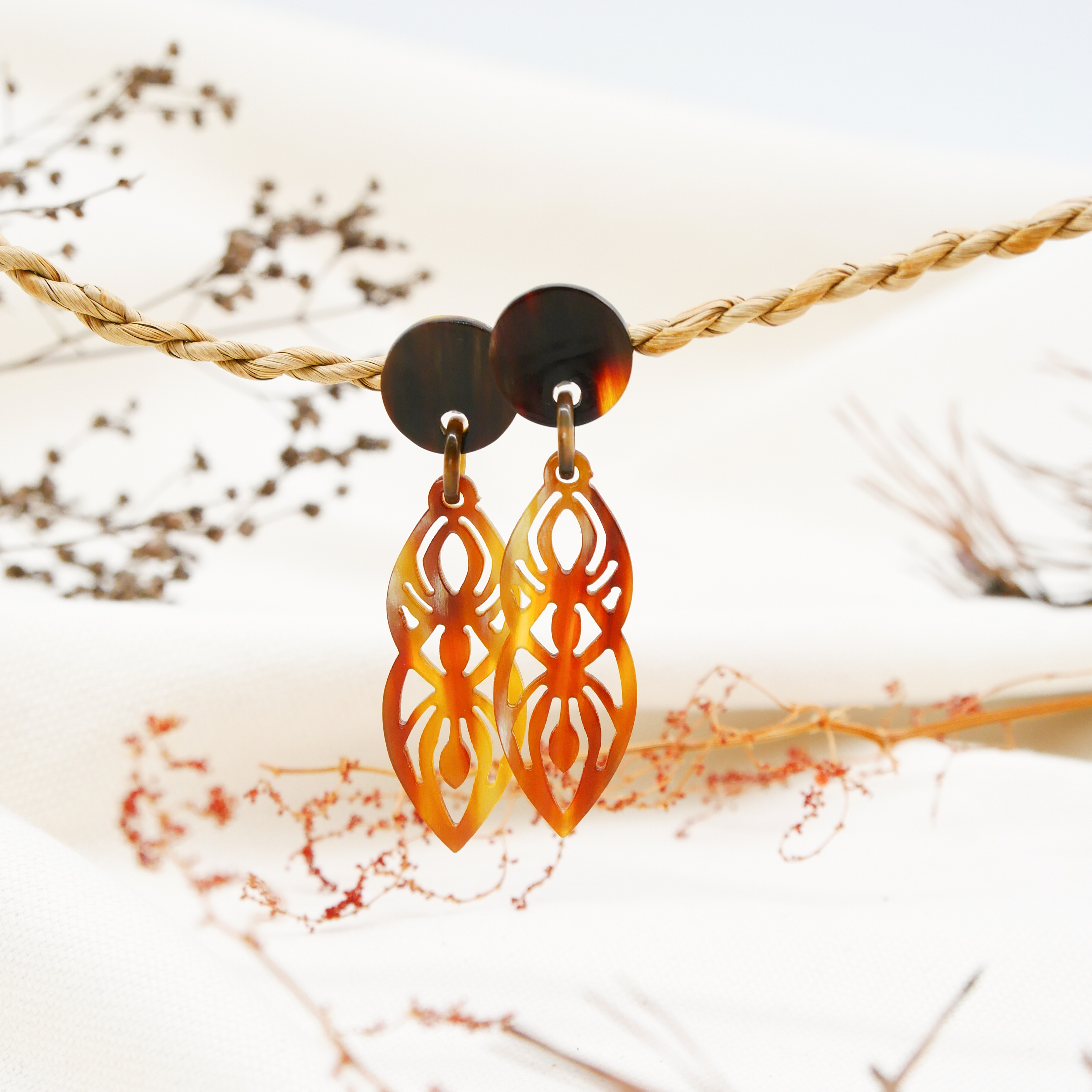 "Craft Art", Ohrring "Spider" braunes afrikanisches Horn "Craft Art", Ohrring "Spider" braunes afrikanisches Horn
