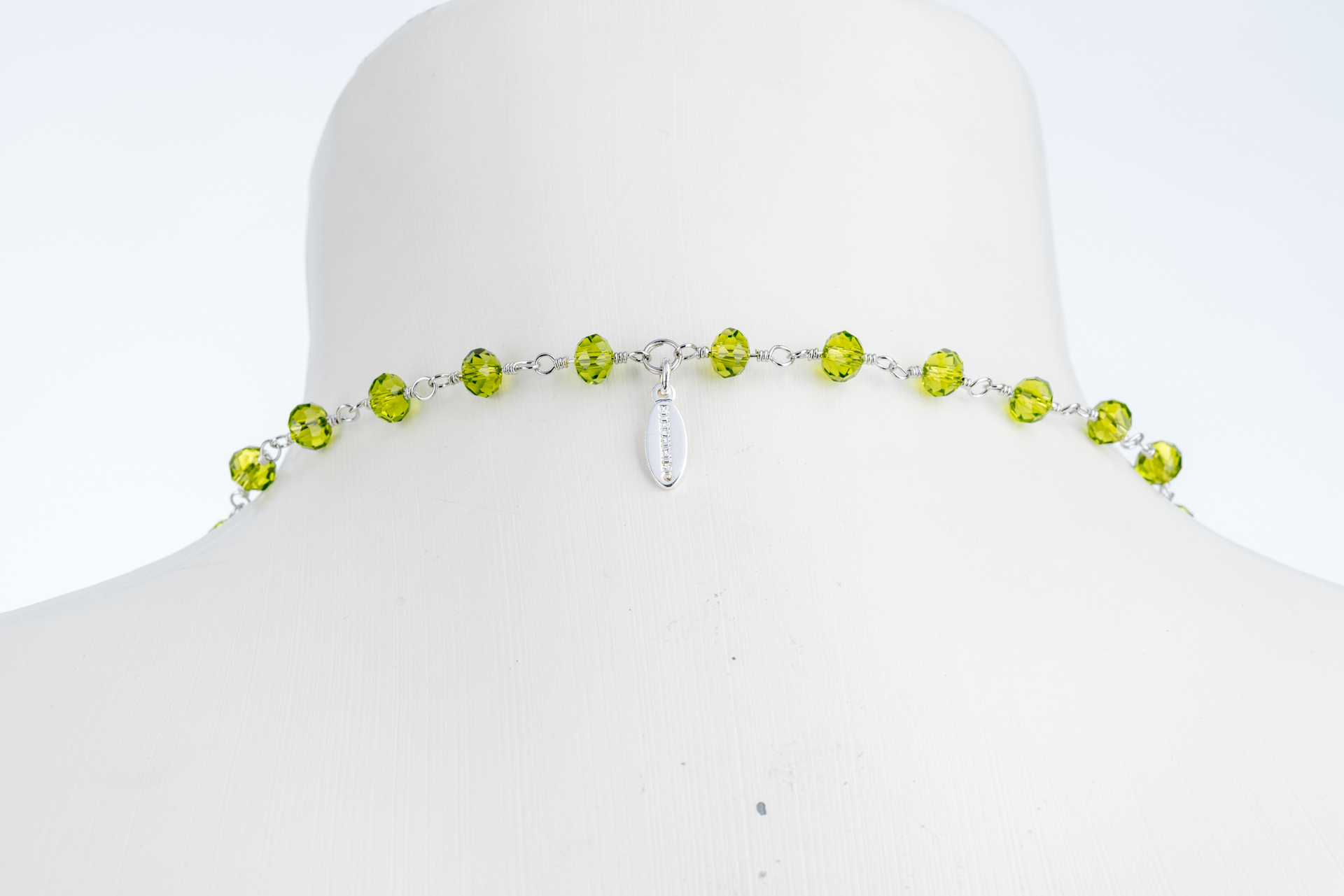 "Steinzähne" lange Kette mit Glaskristallen - oliv
