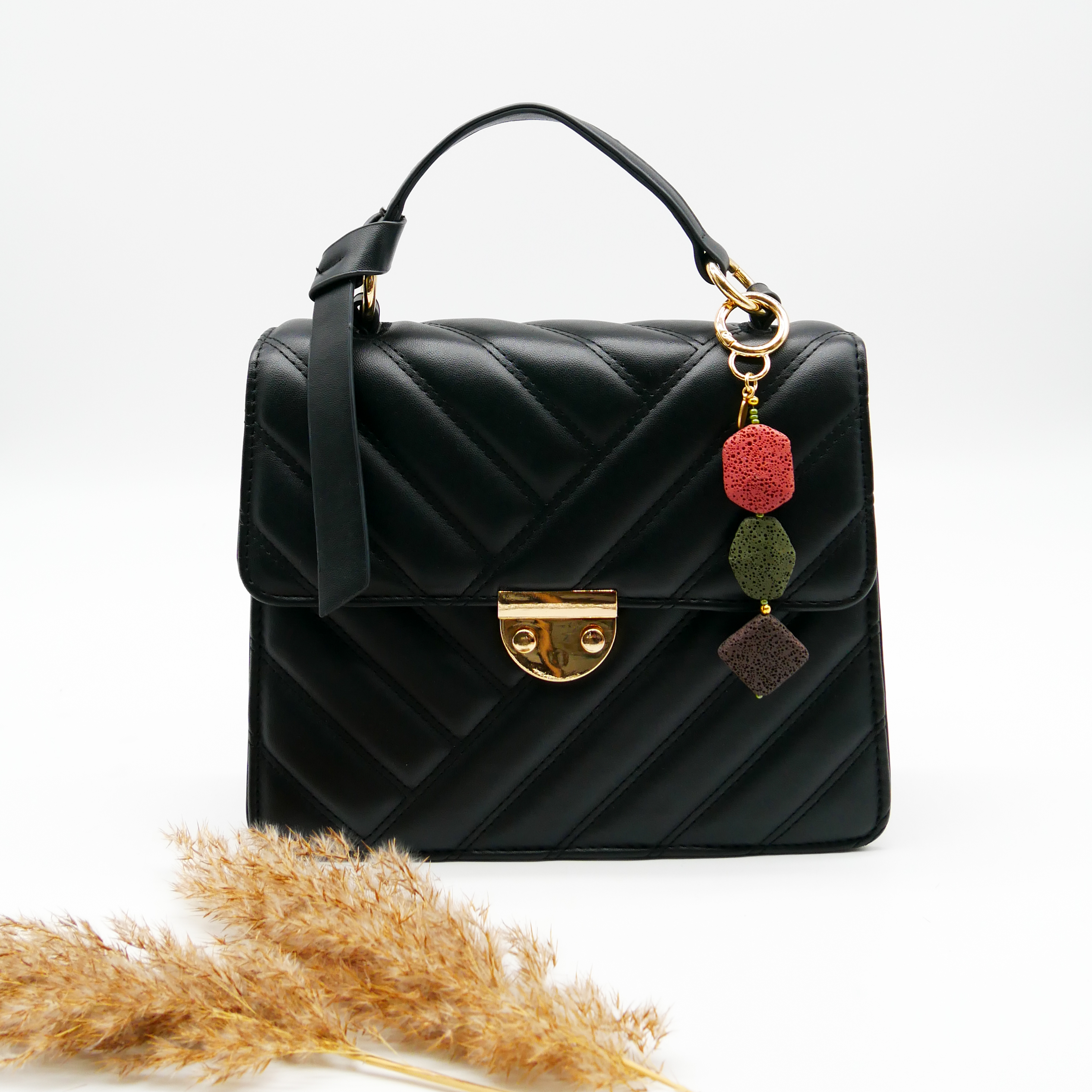 "Lucky Pendant" Anhänger, 1 Strang farbige Lavaperlen 