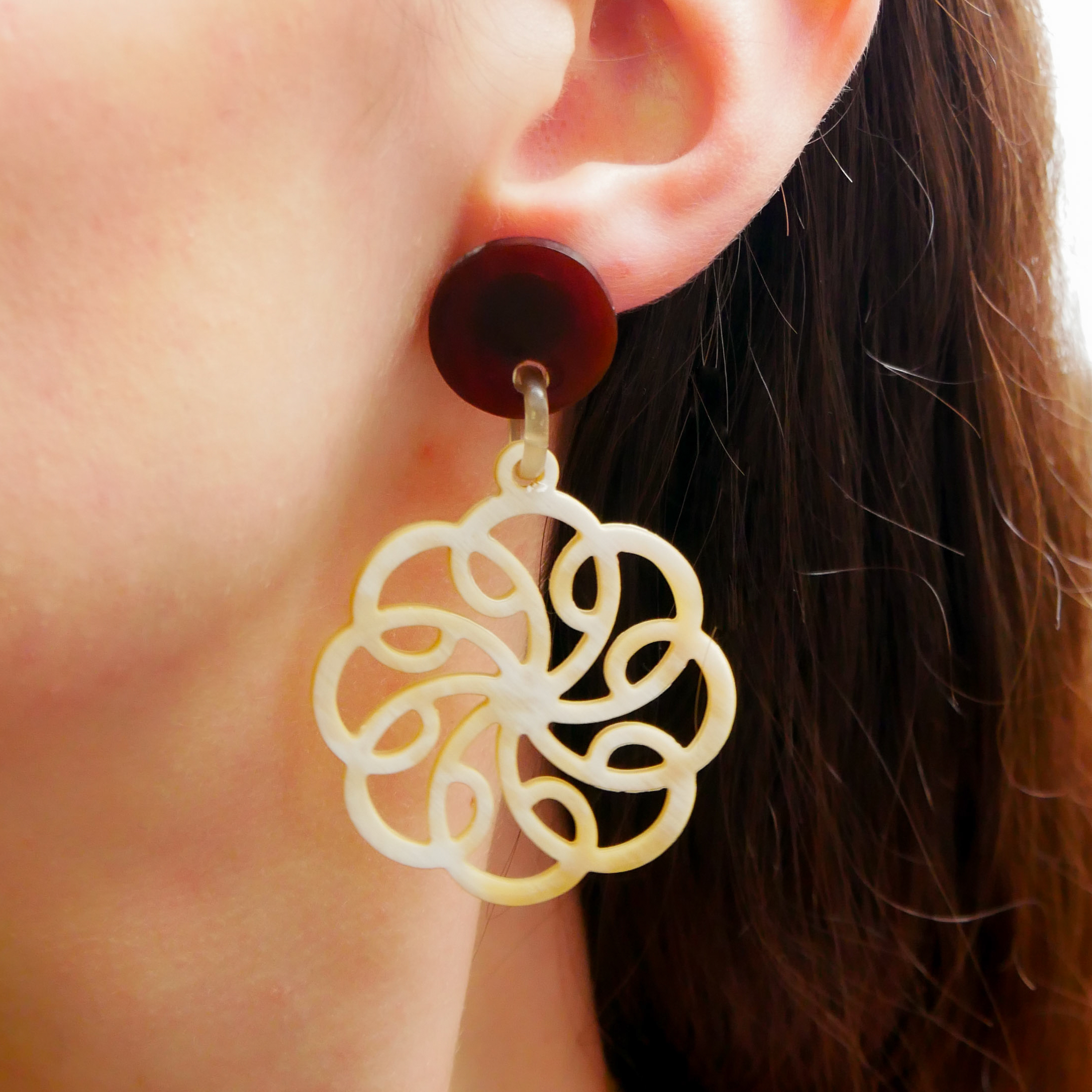  "Craft Art" Ohrring "Mandala" Ø ca. 45 mm, braunes und weißes Horn