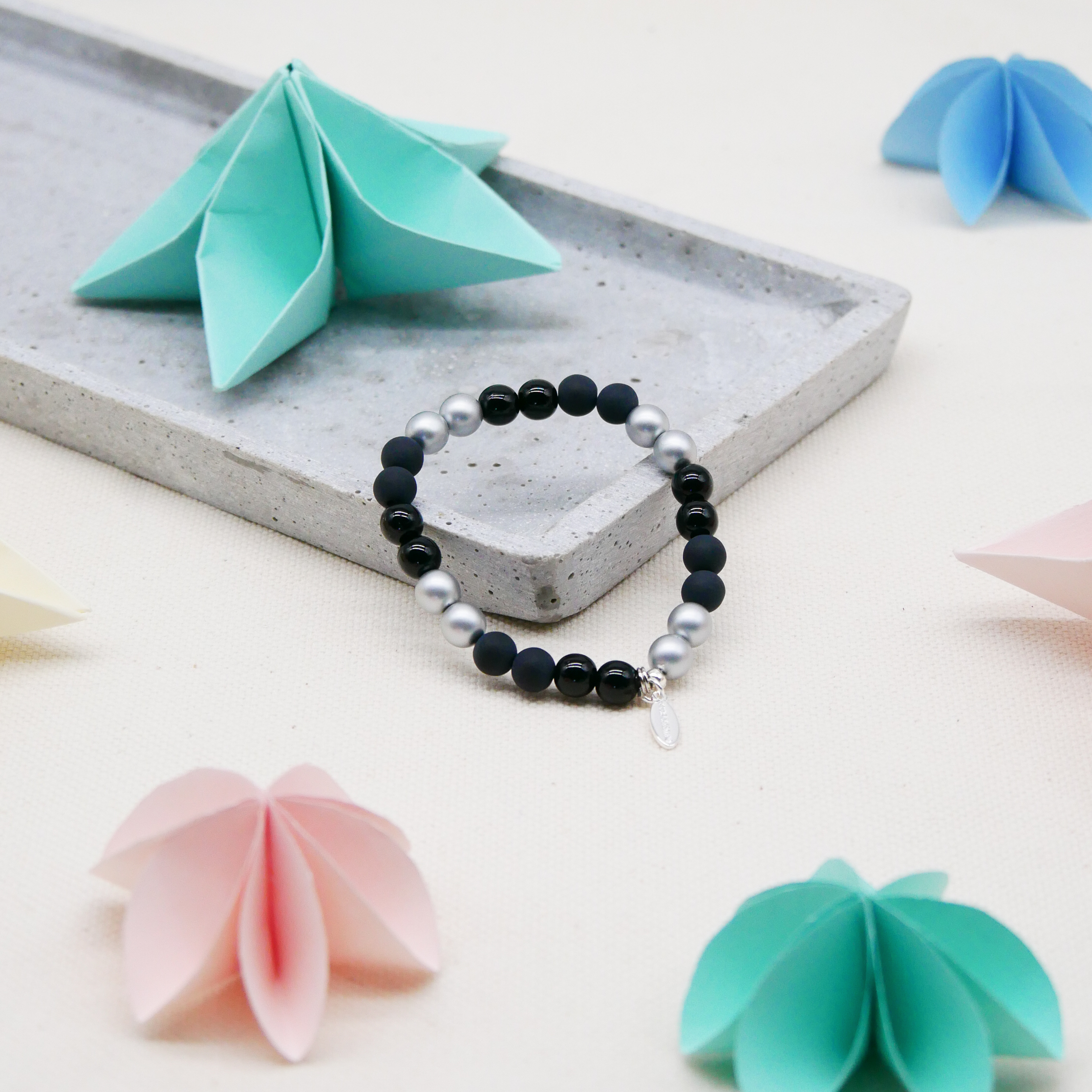  Color Explosion, Armband auf Gummi Ø 8 mm, Glas- und Polaris Perlen, Merkur schwarz-silber