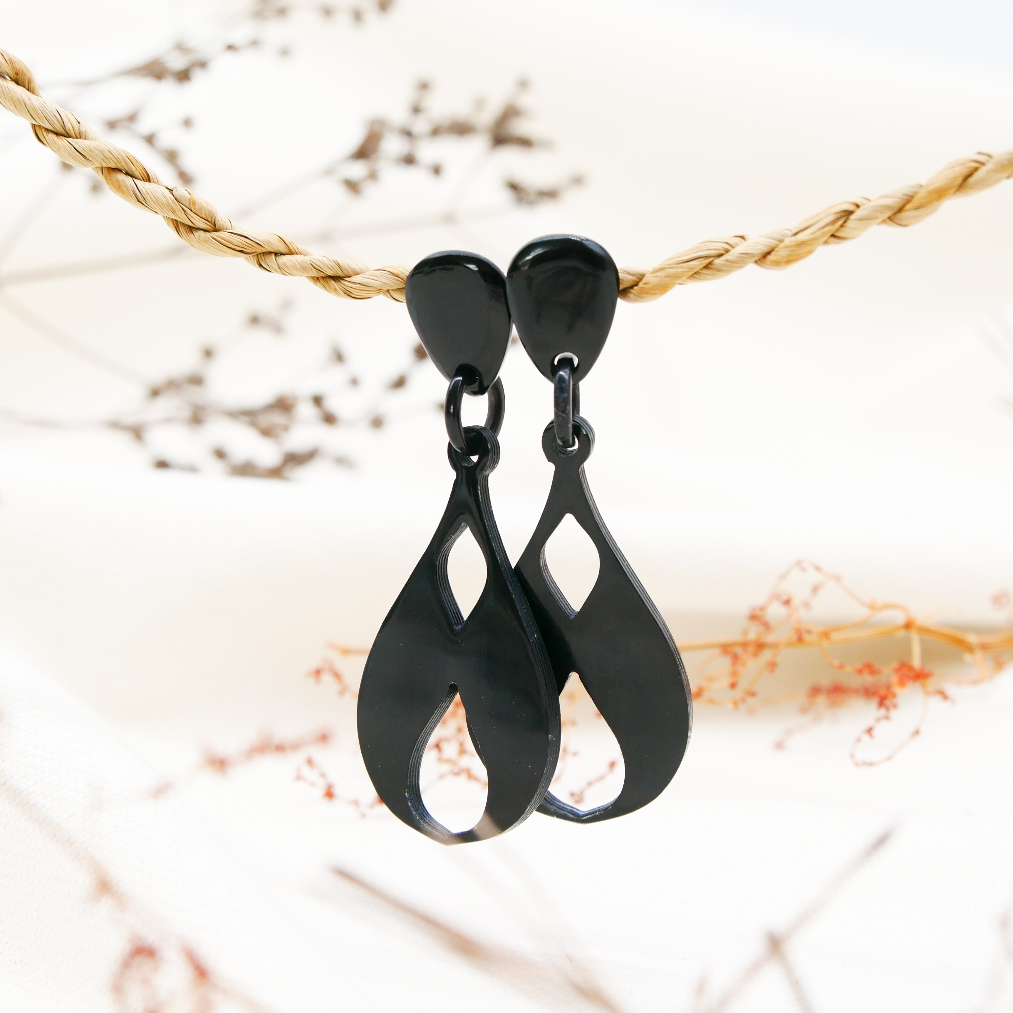 "Craft Art", Ohrring "Pendel" schwarzes Horn "Craft Art", Ohrring "Pendel" schwarzes Horn