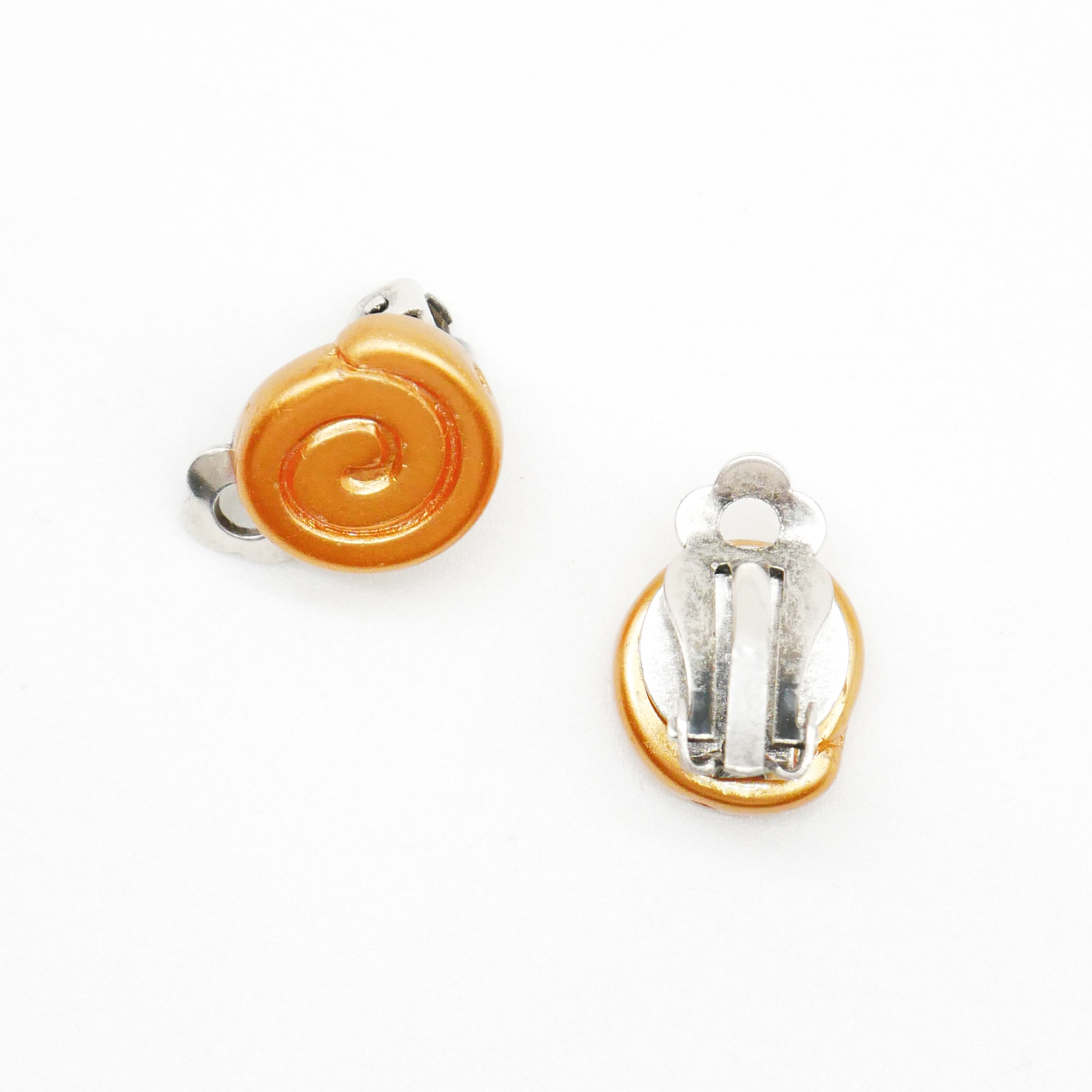  "Shell" Ohrclip kleine Glasschnecke sand