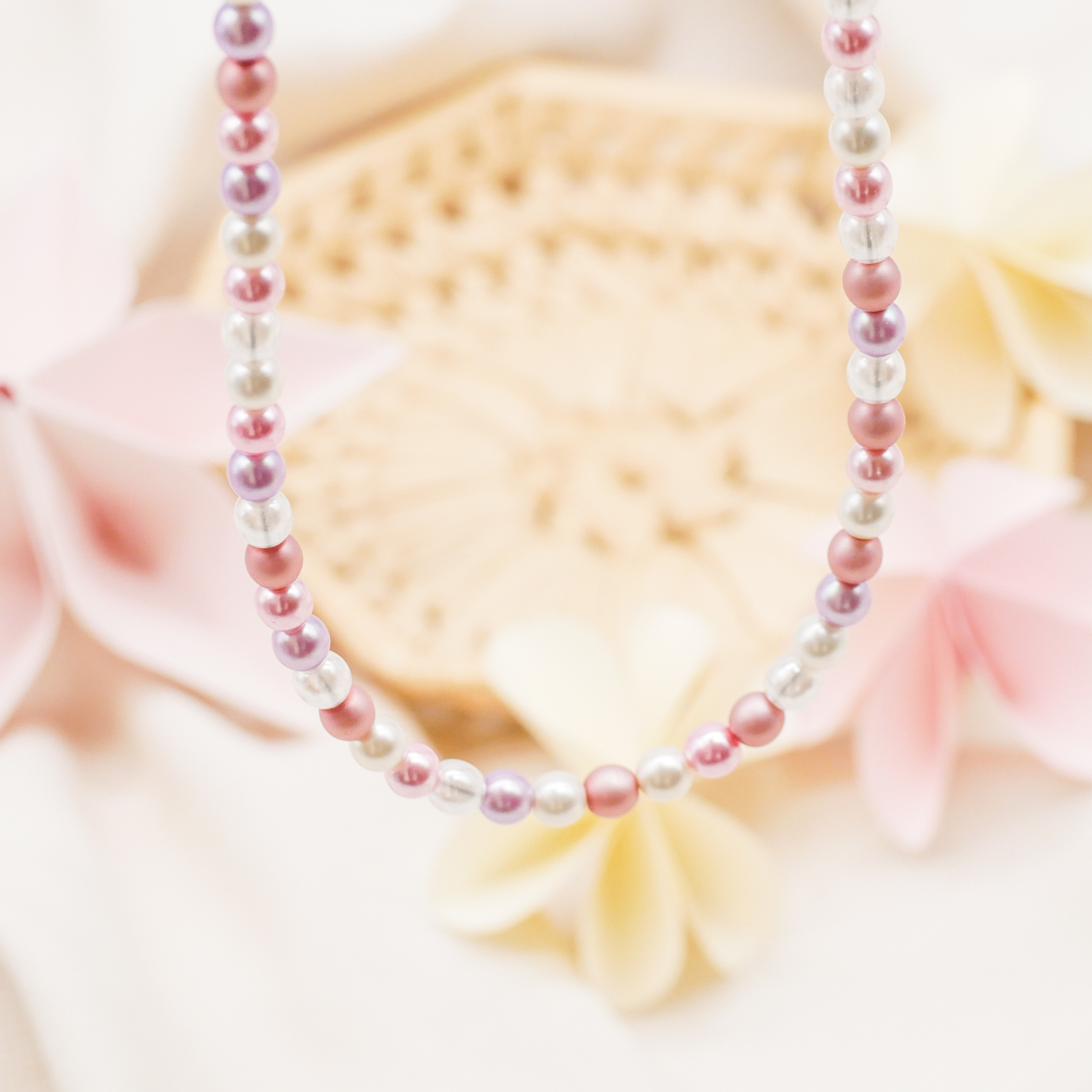 Short pearl necklace, rose