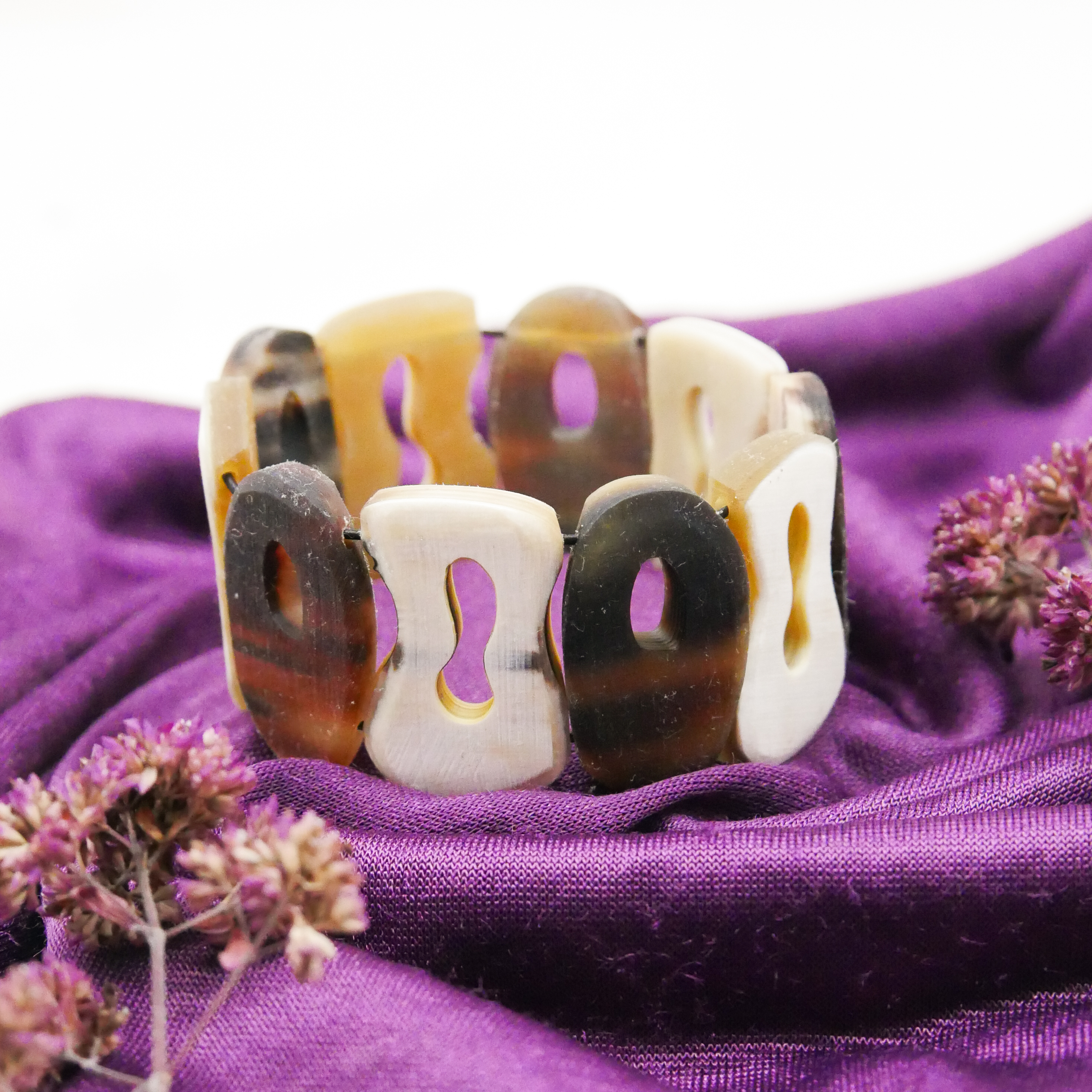  "Craft-Art", Horn Armband auf Gummi 35 mm breit, verschiedene Formen, braunes Horn 