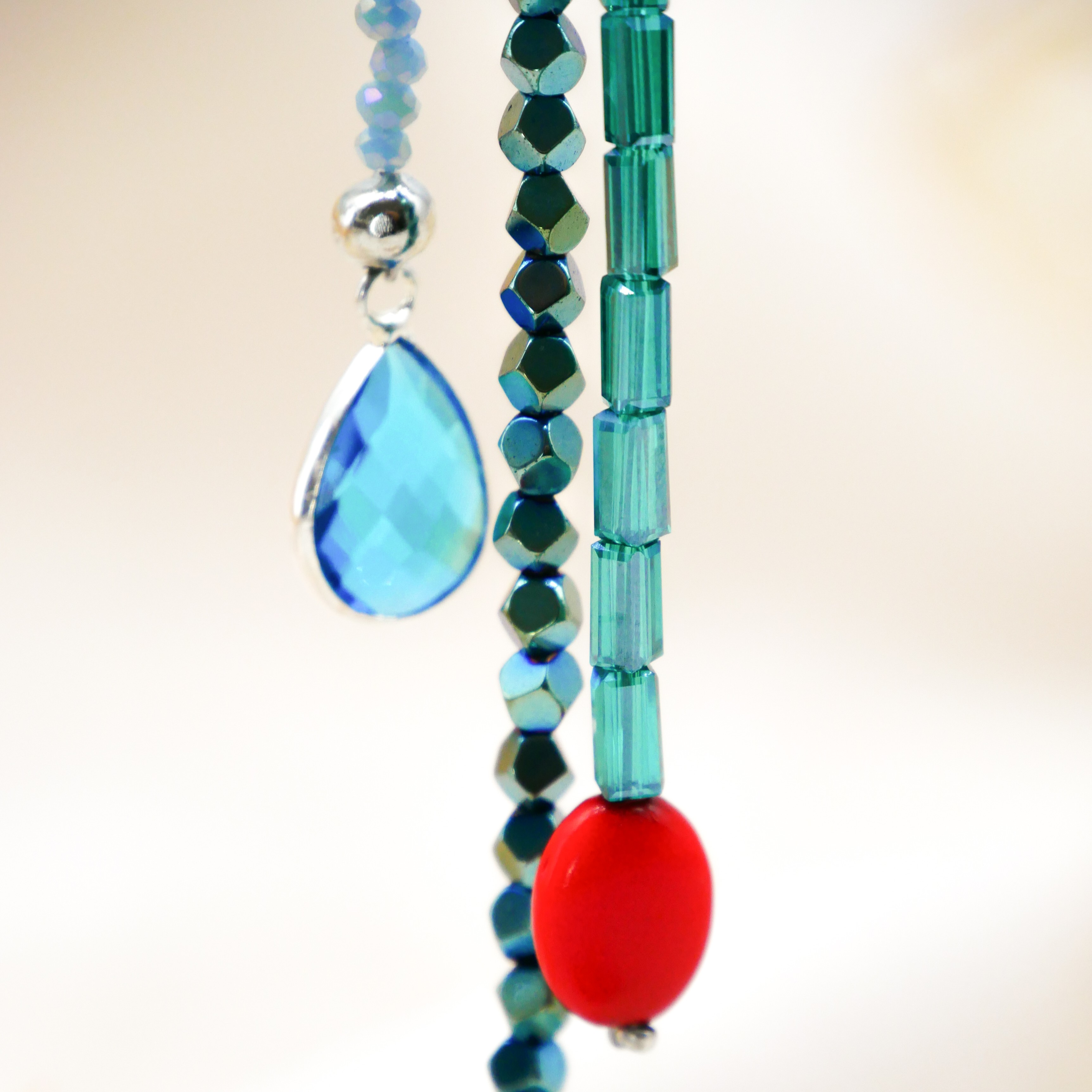 "Lucky Pendant" Anhänger, 3 Stränge Glasperlen mit Abschlussperle, grün - blau "Lucky Pendant" Anhänger, 3 Stränge Glasperlen mit Abschlussperle, grün - blau
