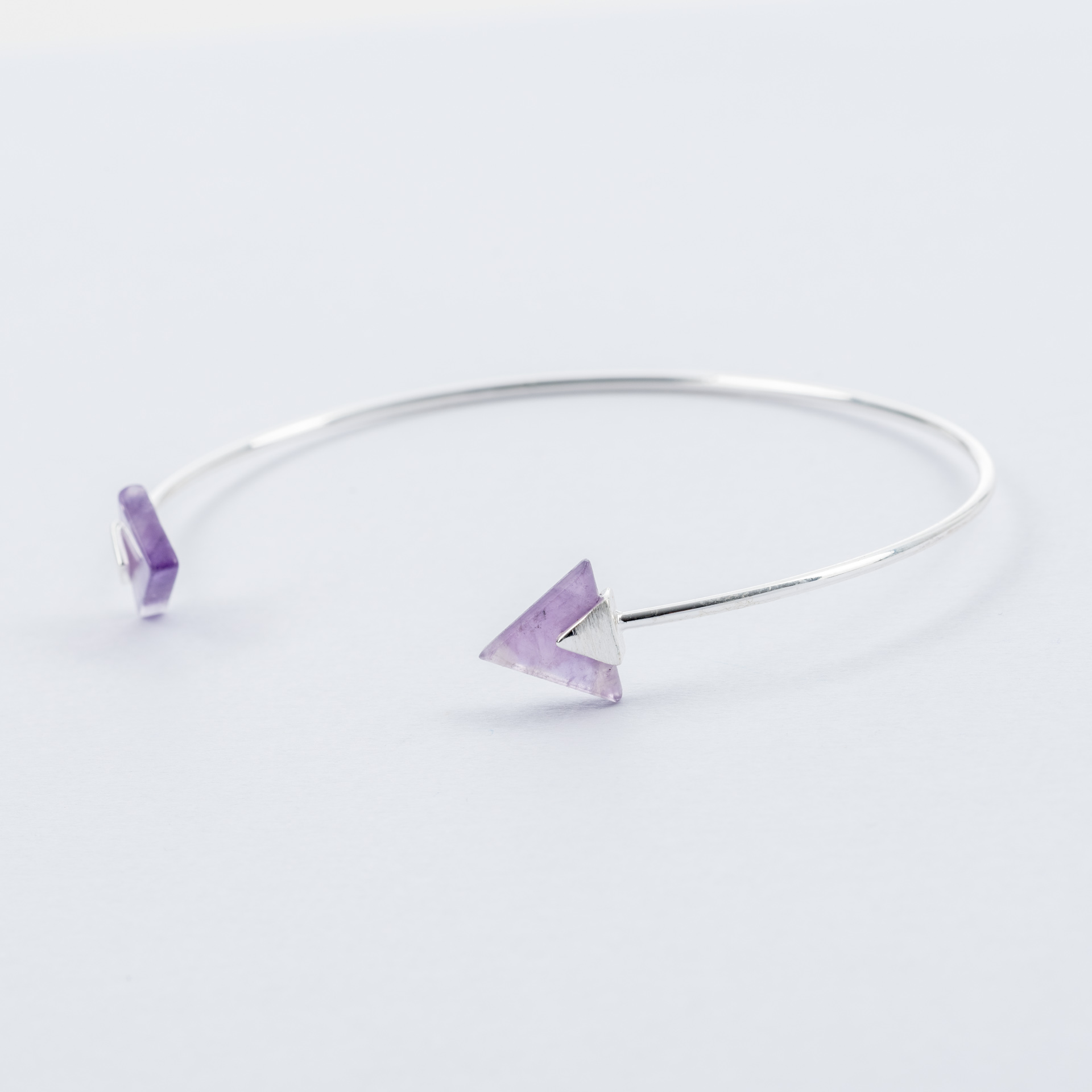 "Fine Filigré" Armspange, Amethyst Dreiecke, versilbert
