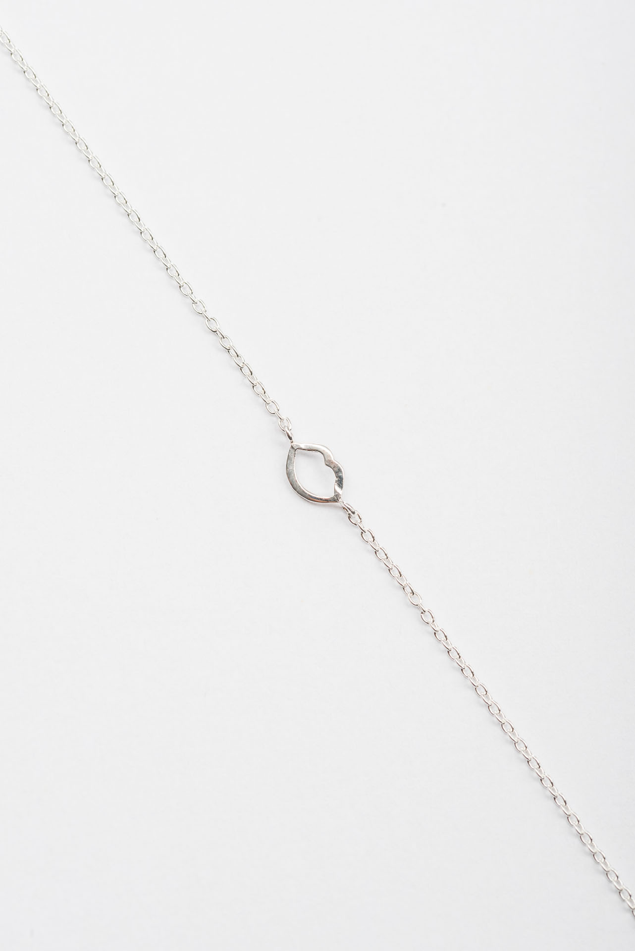 "925 sterling-silver" dainty bracelet - small kiss mouth