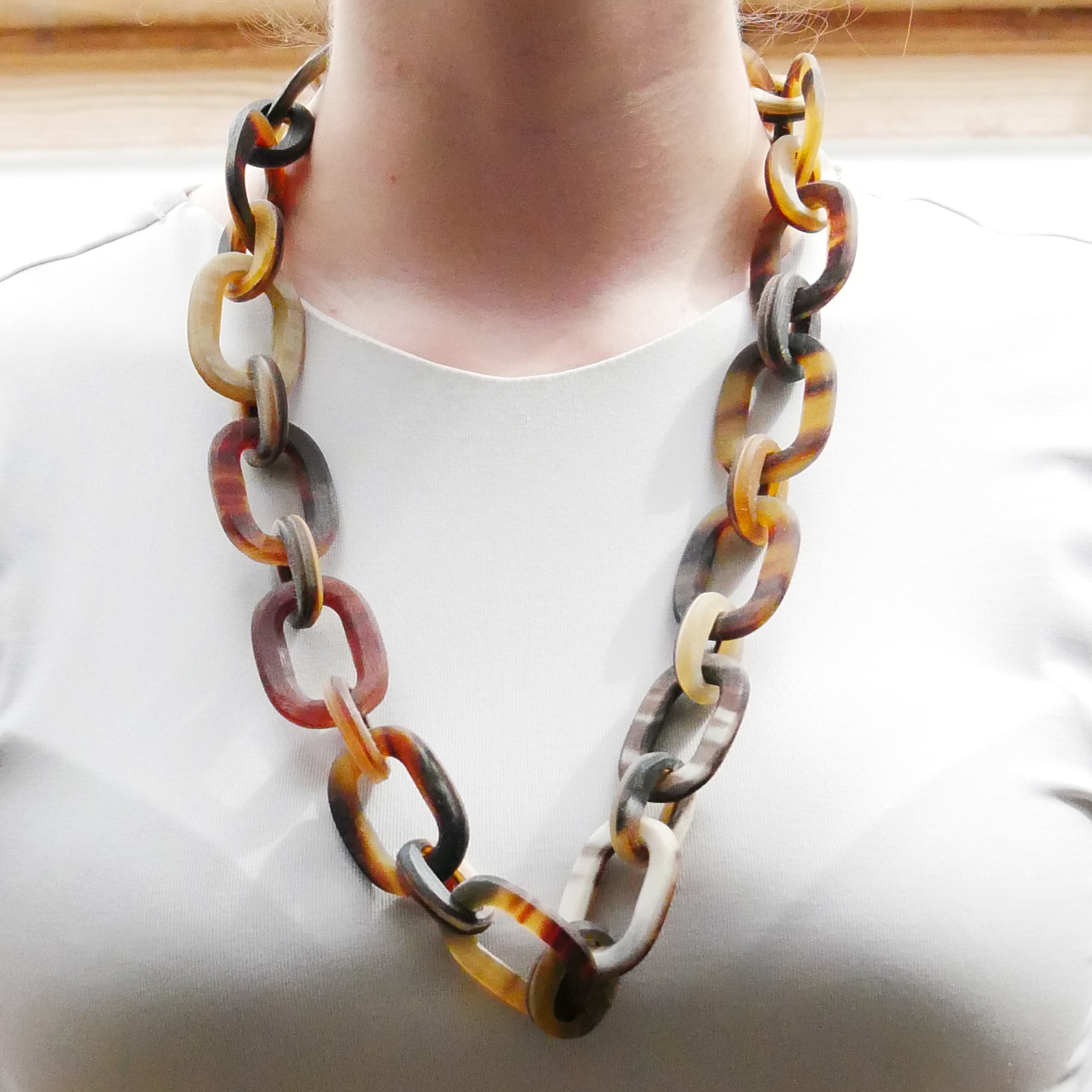  "Craft-Art", kurze Kette ca. 75 cm verschiedene abgerundete Rechtecke, braunes Horn matt 