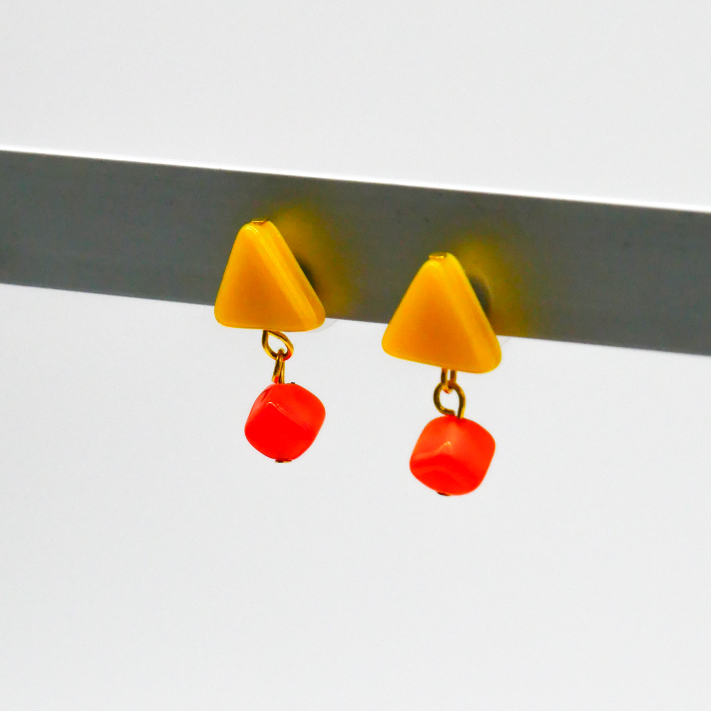 "Summer-Feeling"  Ohrring aus verschiedenen Formen, Glas- und Resin Perlen, gelb-orange