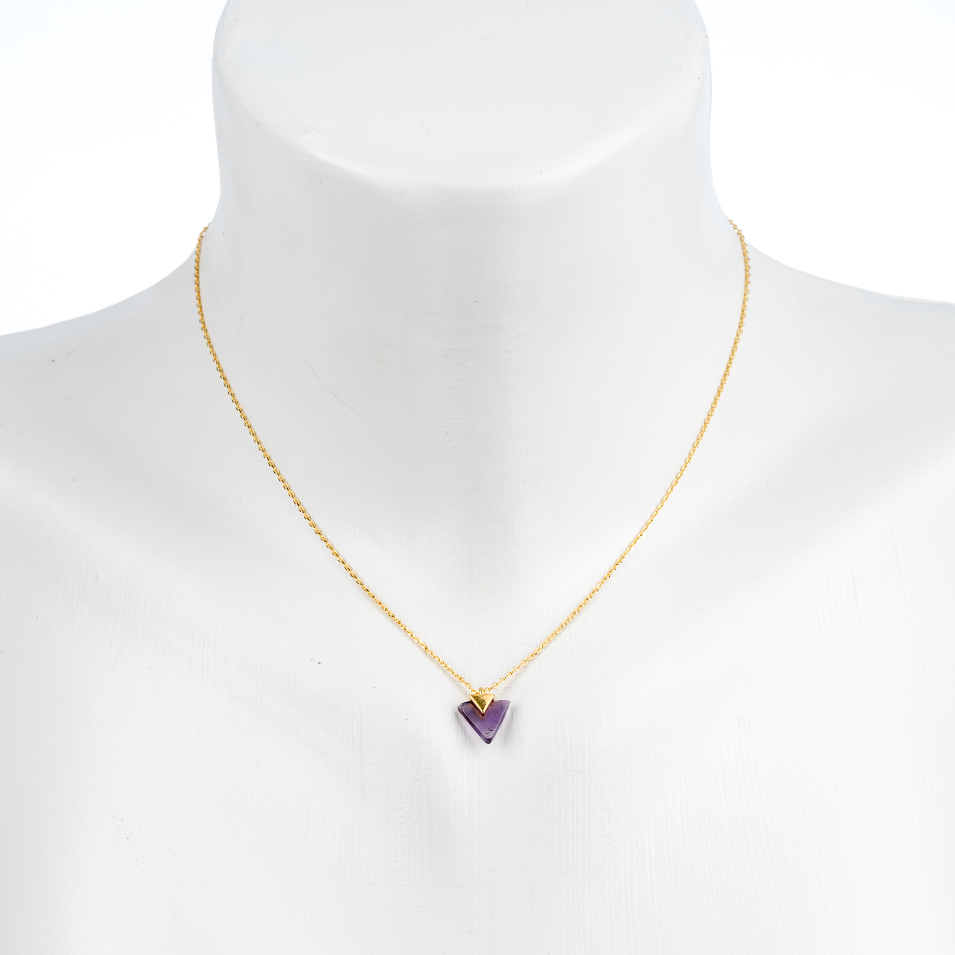 "Fine Filigré" feine kurze Metallkette, Amethyst Anhänger Dreieck, vergoldet