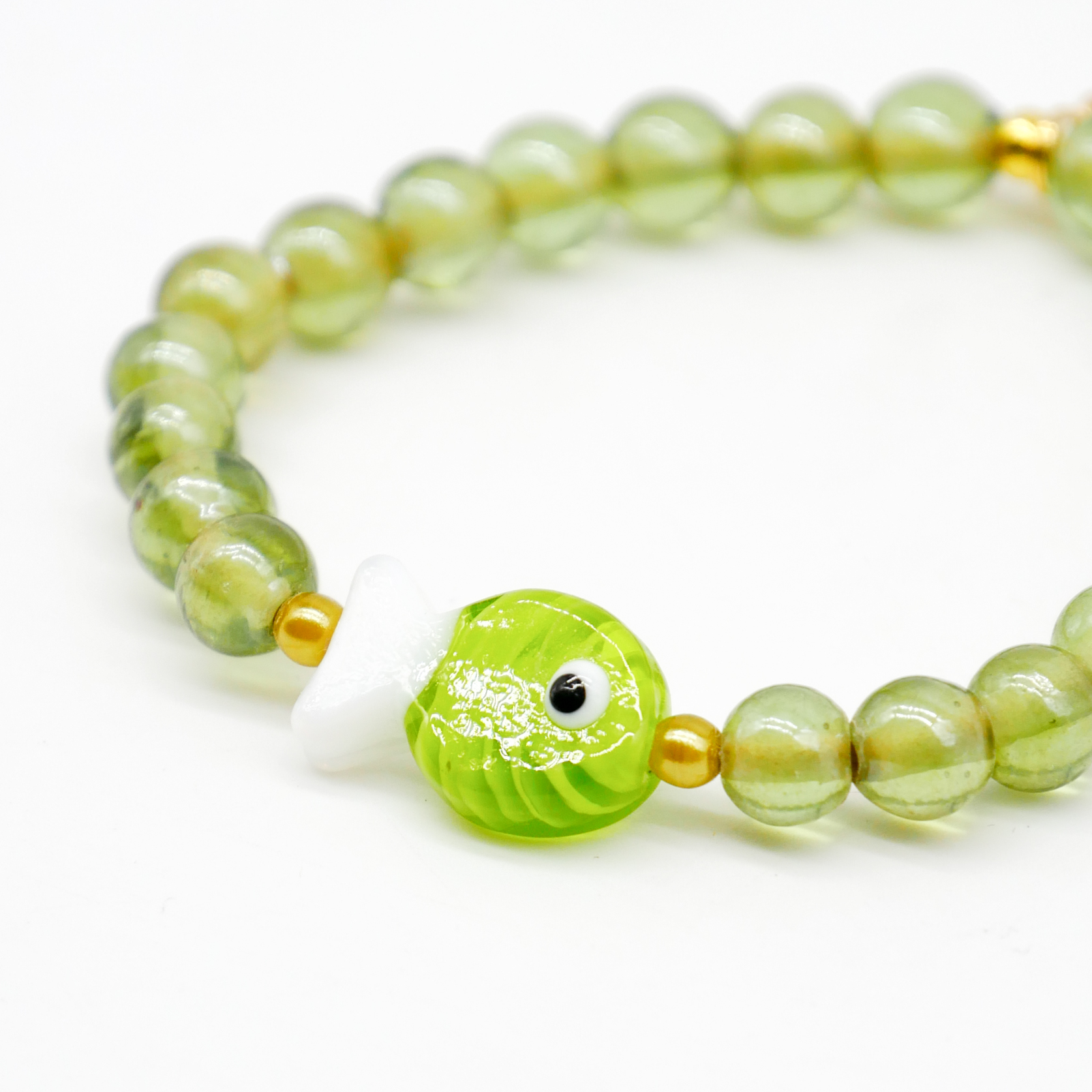 "Summer Feeling" Armband auf Gummi "Fisch" Glasperlen hellgrün