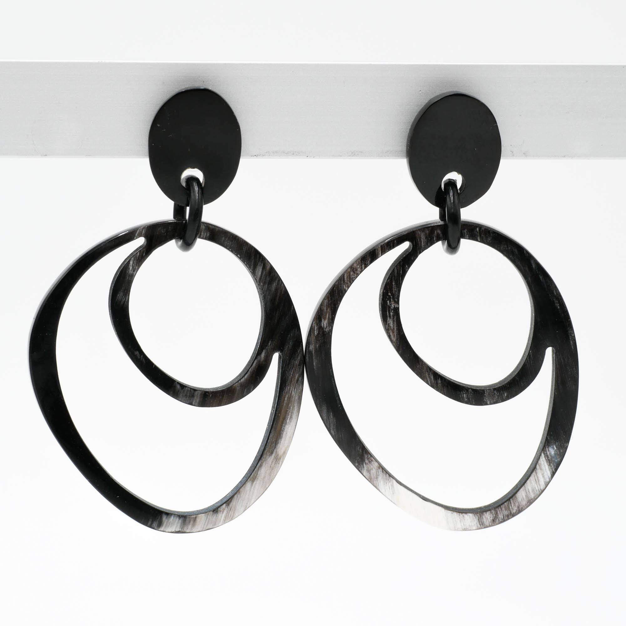 "Craft Art" Ohrring "Orbit" aus marble Horn