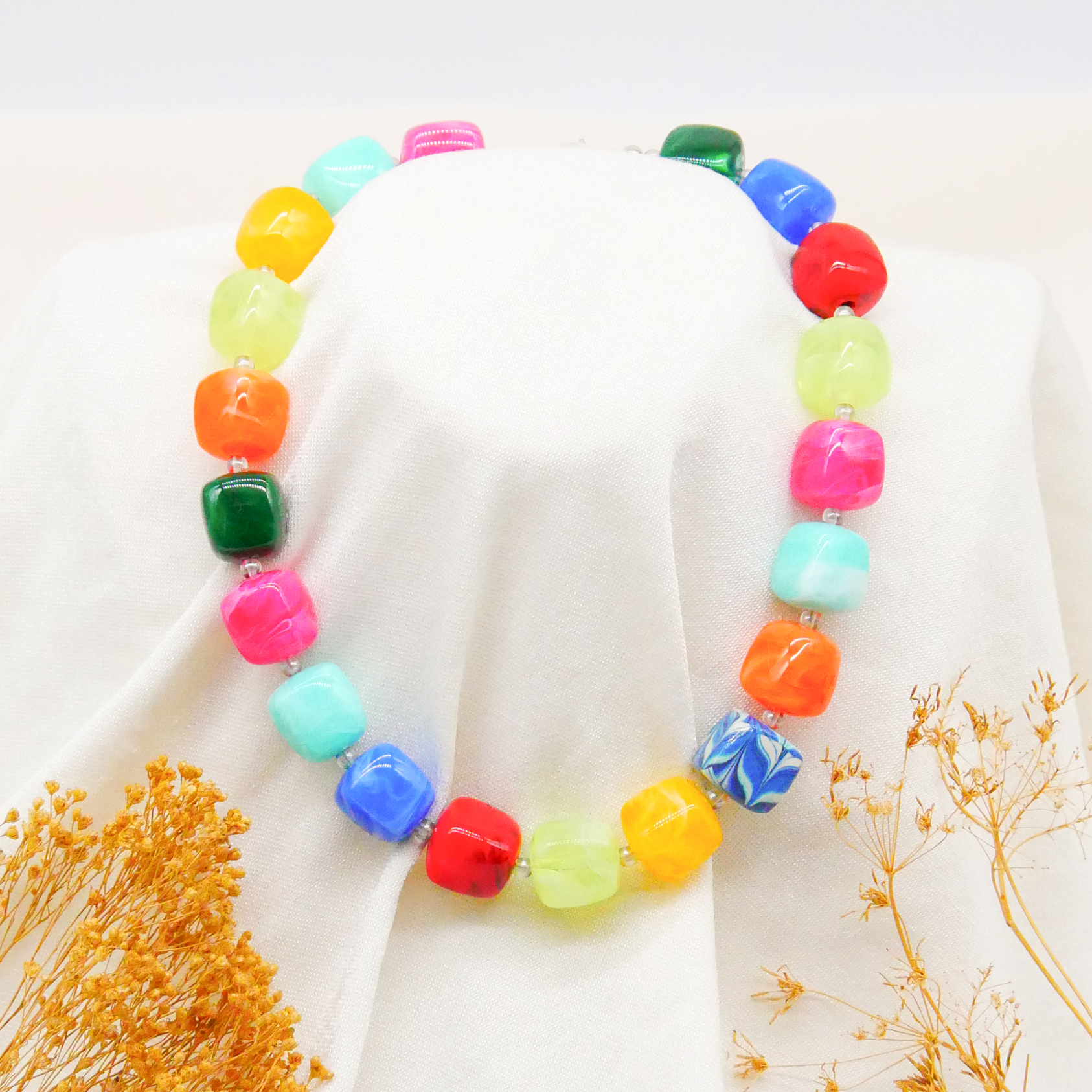 "Summer Feeling", kurze Kette "Cube" Resinperlen ca. 16 x 16 mm multicolor