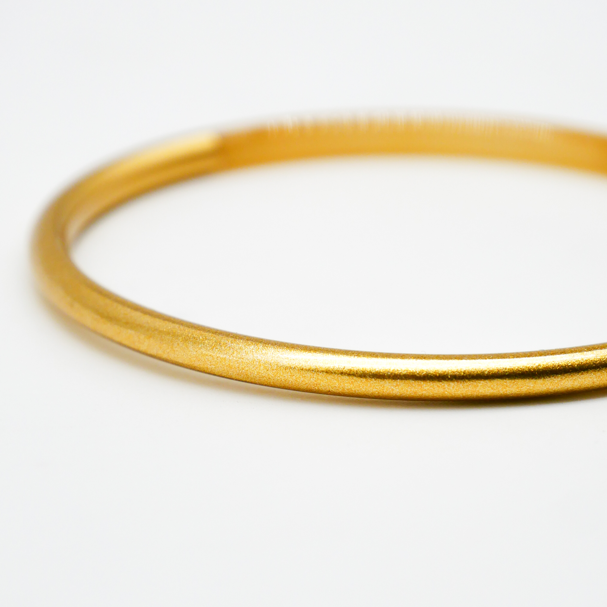  "Craft Art" zarter Armreif, weißes Horn, Lack gold