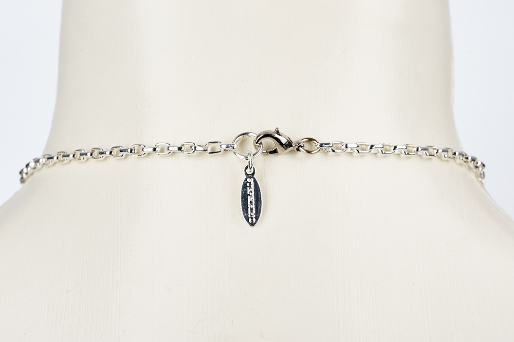 "On the Rocks" lange versilberte Kette, fliederfarbene Quarzdruse