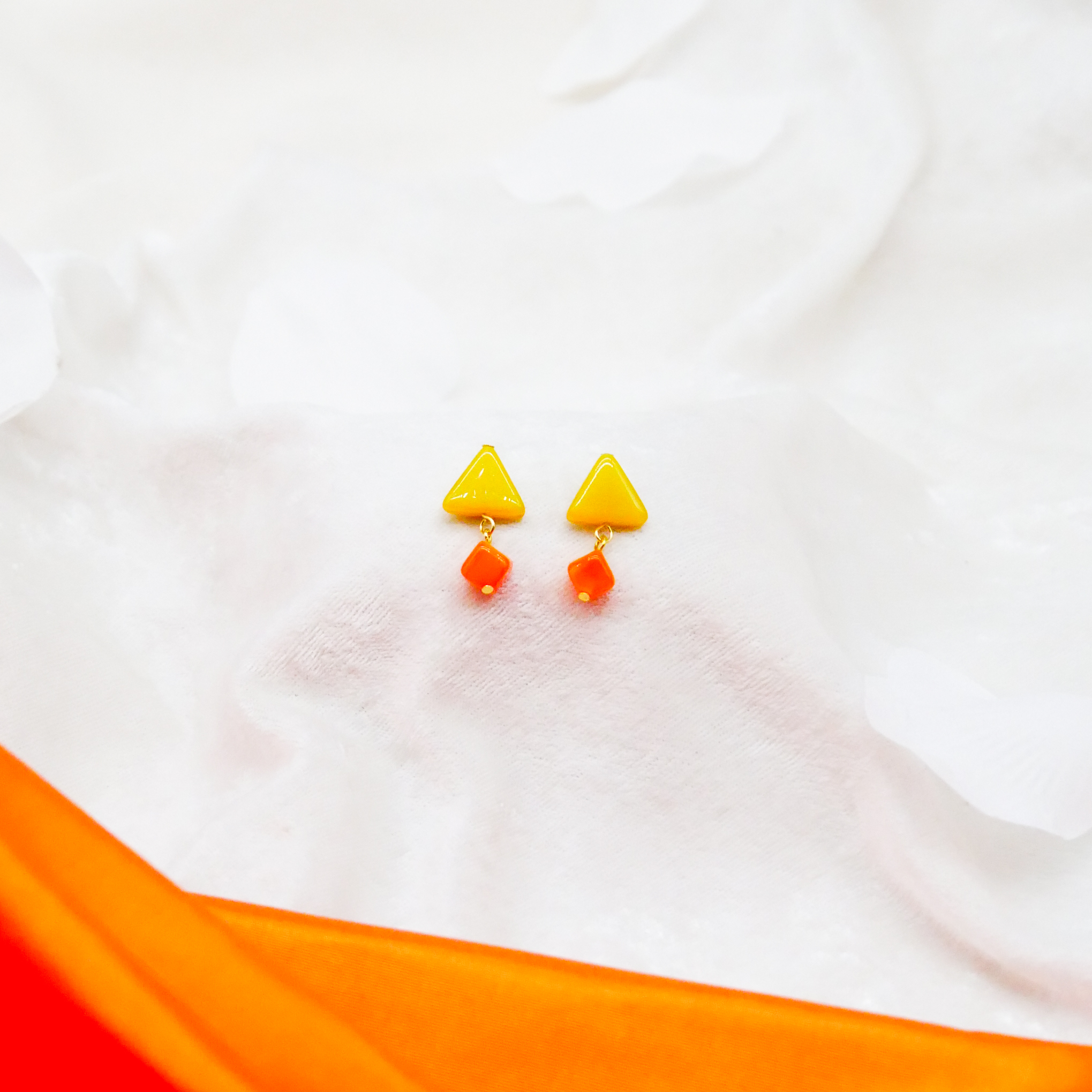 "Summer-Feeling"  Ohrring aus verschiedenen Formen, Glas- und Resin Perlen, gelb-orange