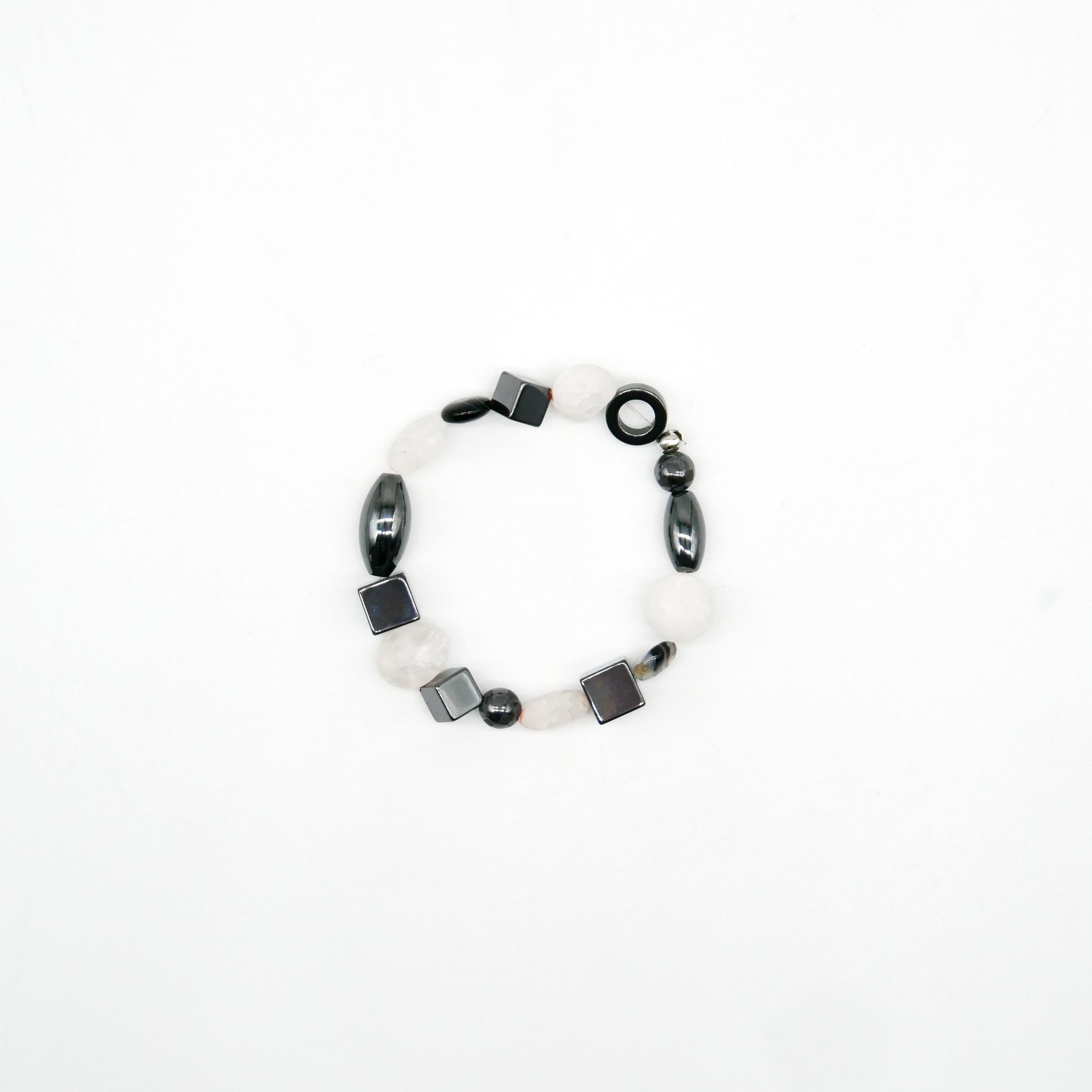"Crystal Mountain", Armband auf Gummi, Hämatit und Bergkristall, verschiedene Formen