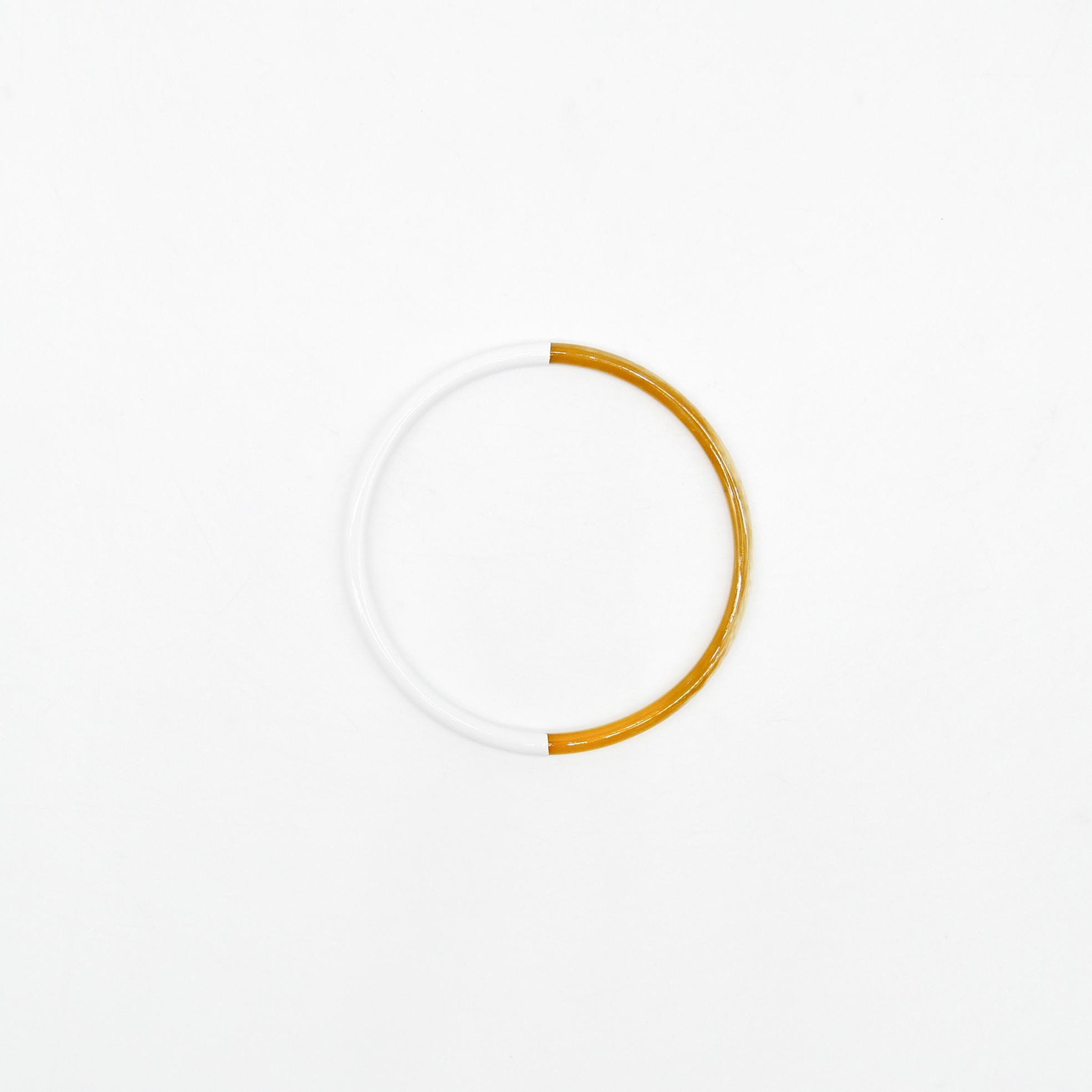  "Craft Art" zarter Armreif, weißes Horn, Lack weiß