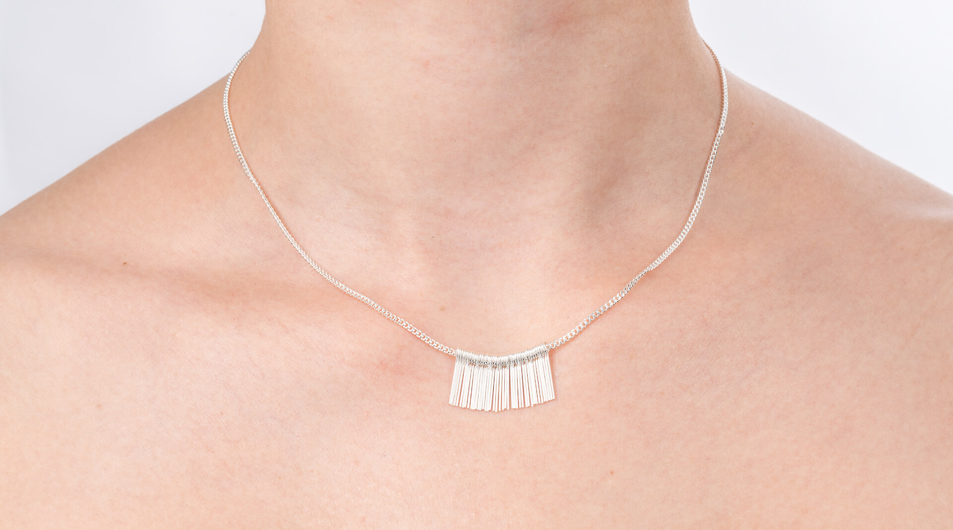 "Fine Filigré" dainty short necklace, Needle, silver plated