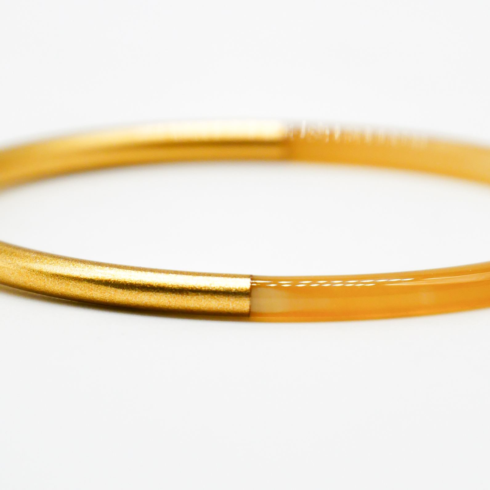  "Craft Art" zarter Armreif, weißes Horn, Lack gold