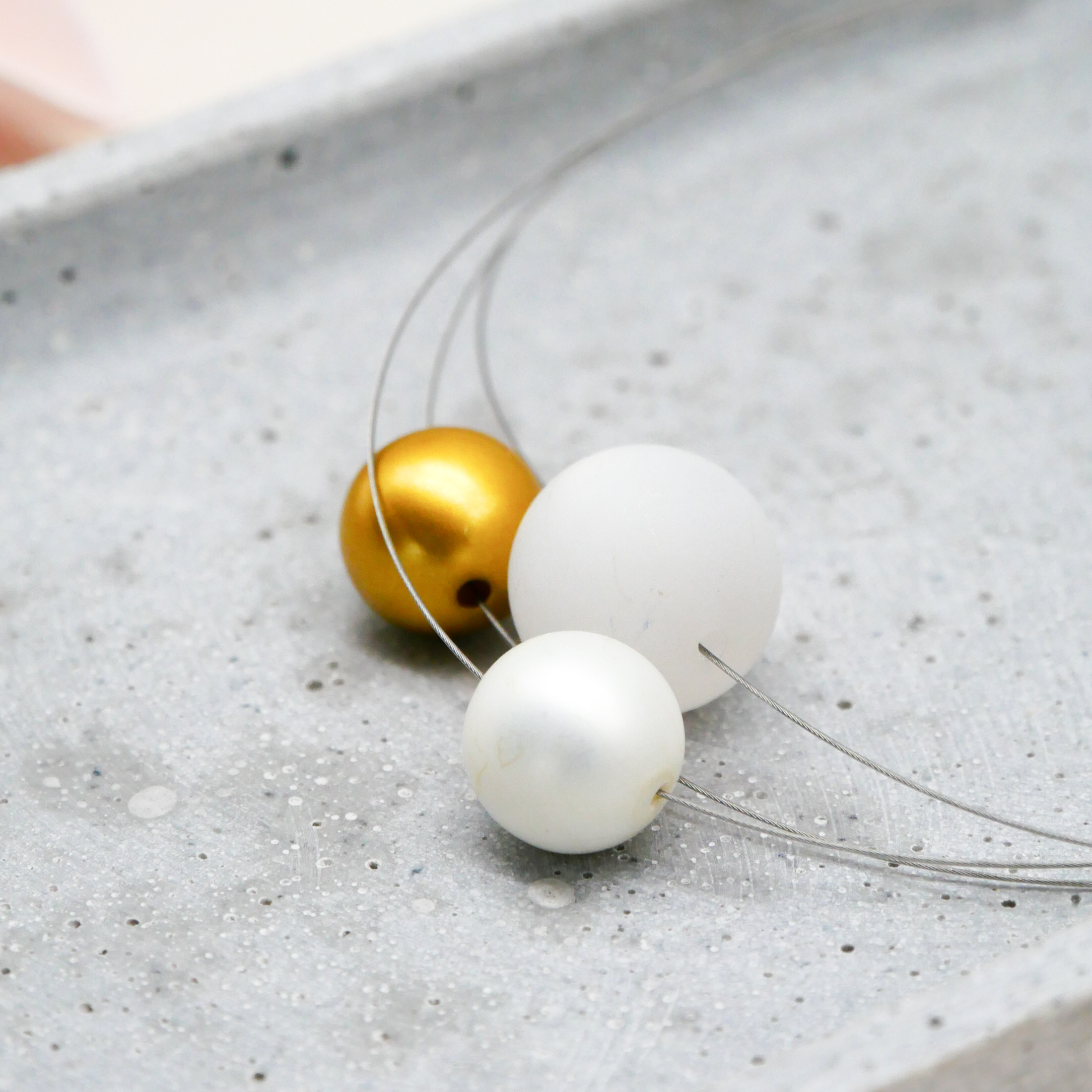  Color Explosion, kurze 3-Strang Kette "Planet" - Venus weiß-gold