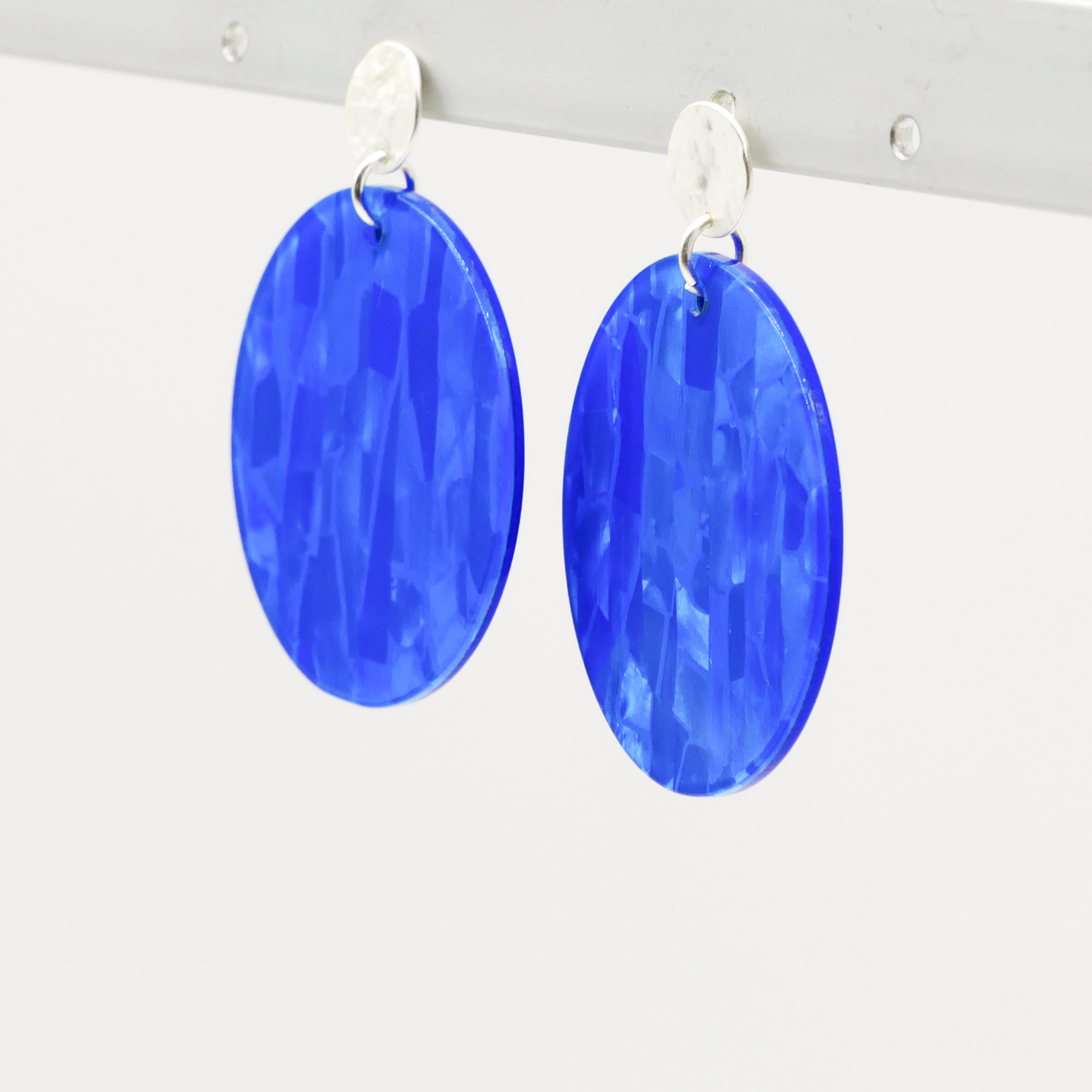 "Color Explosion", Ohrstecker Scheibe Ø 40 mm, Oberteil Ø 10 mm vergoldet, blue pearl "Color Explosion", Ohrstecker Scheibe Ø 40 mm, Oberteil Ø 10 mm vergoldet, blue pearl