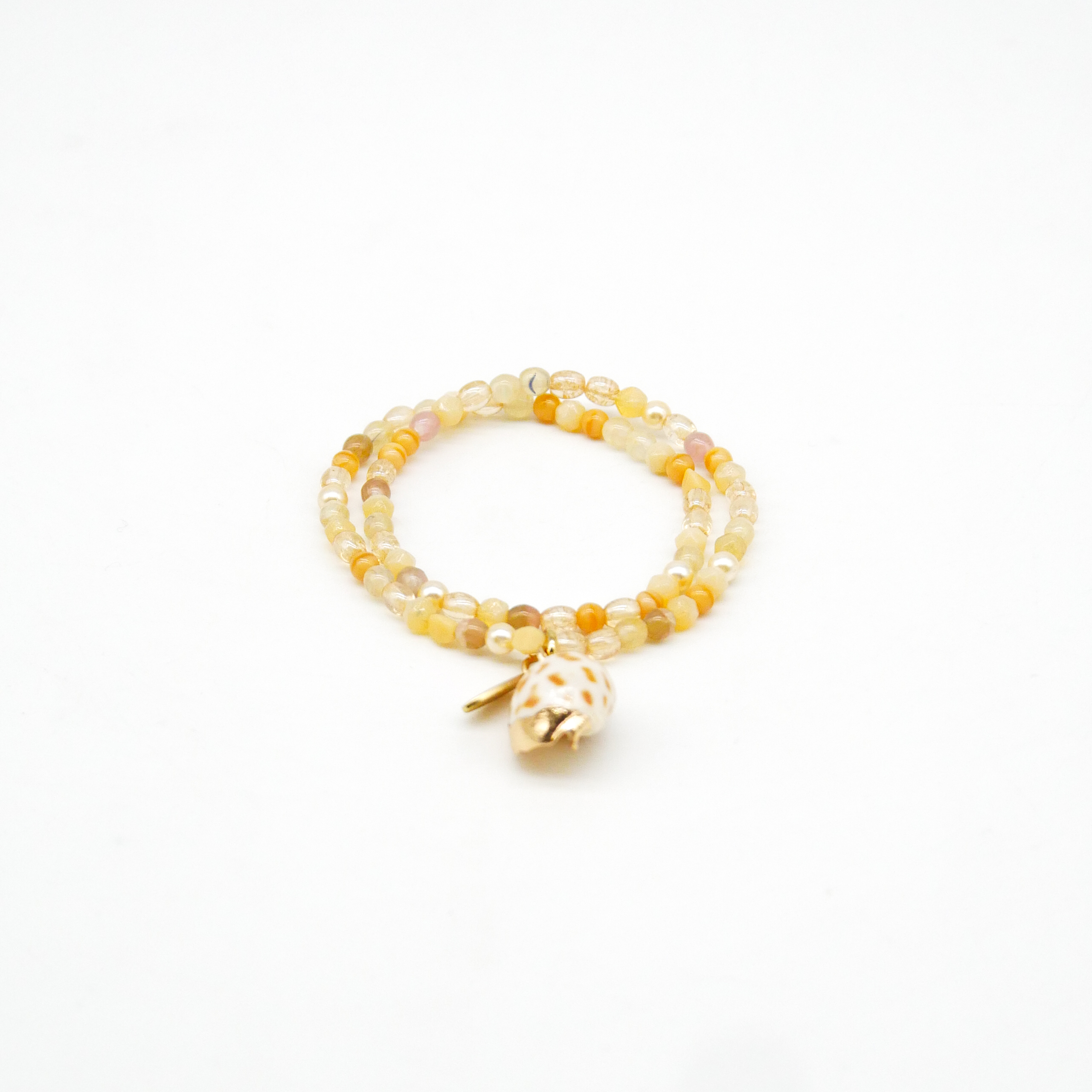  "Shell" doppeltes Armband auf Gummi Anhänger Strandschnecke, kleine Glasperlen, sand 