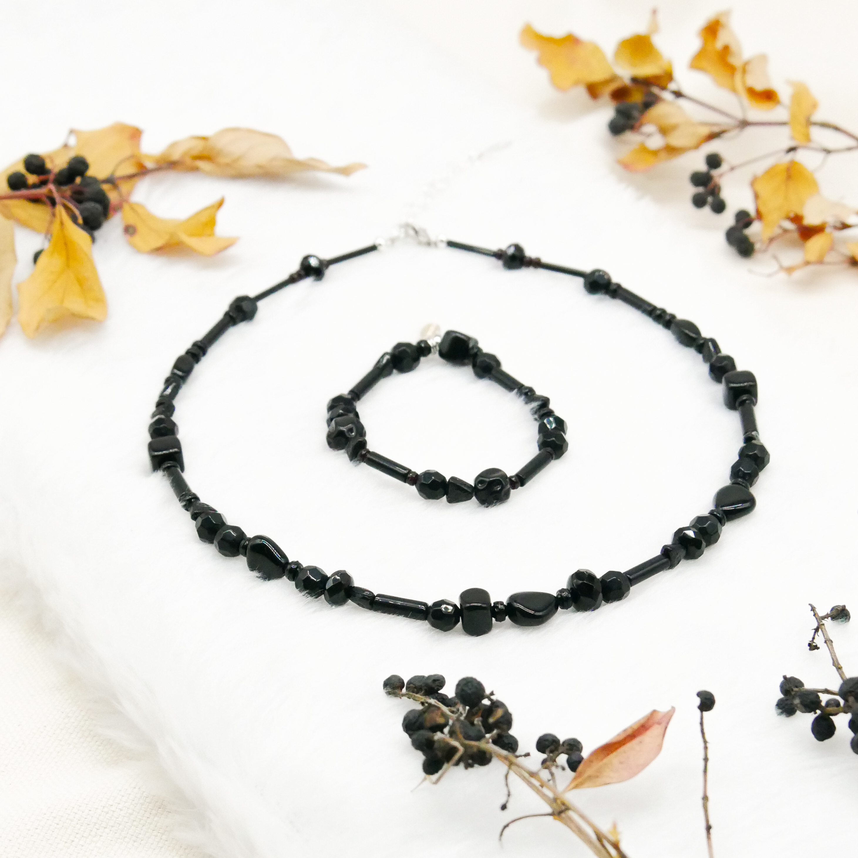  "Jet Schmuck" Kette ca. 48 cm schwarze Glasperlen, verschiedene Formen