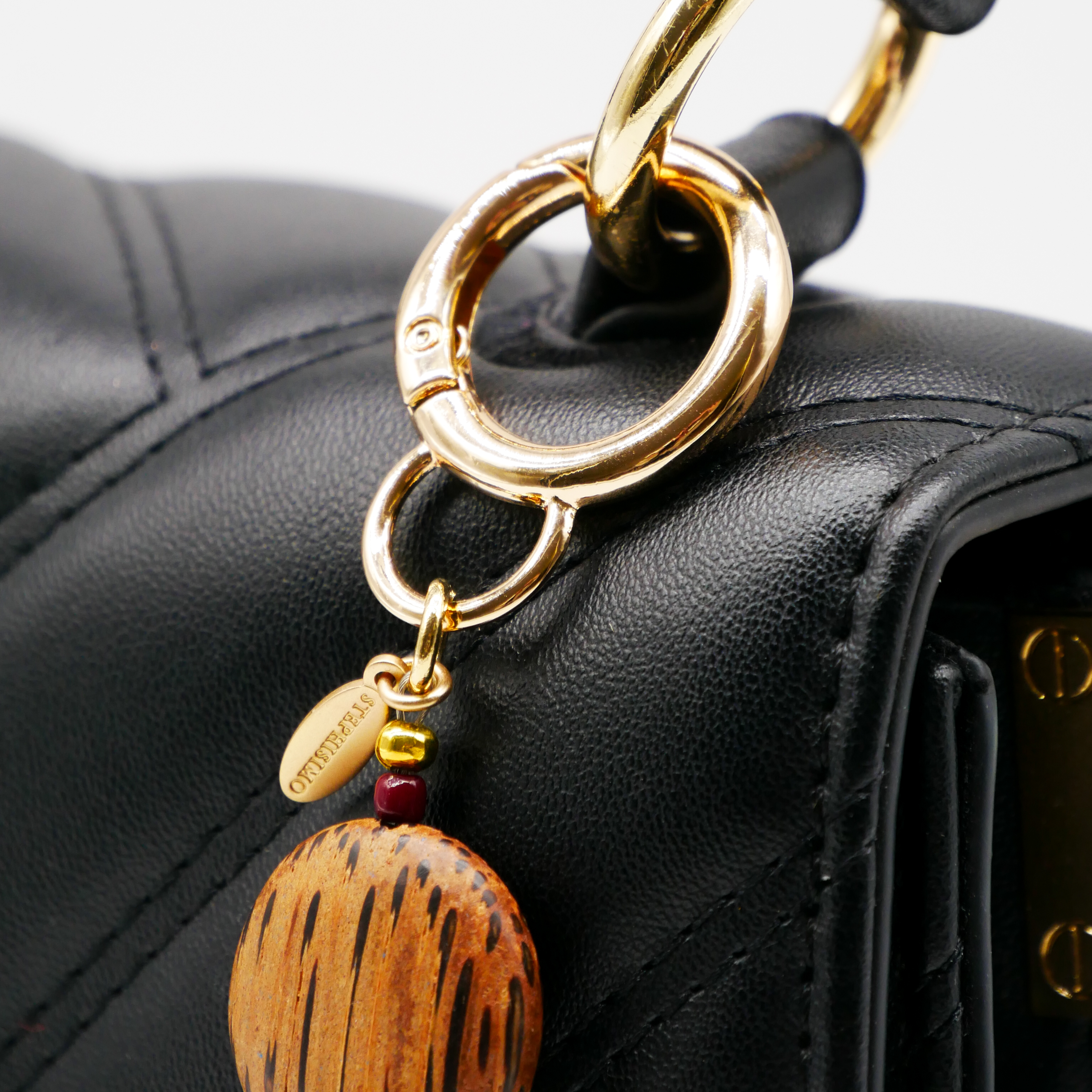 "Lucky Pendant" Anhänger, 1 Strang farbige Kokosholzscheiben Ø ca. 25 mm  