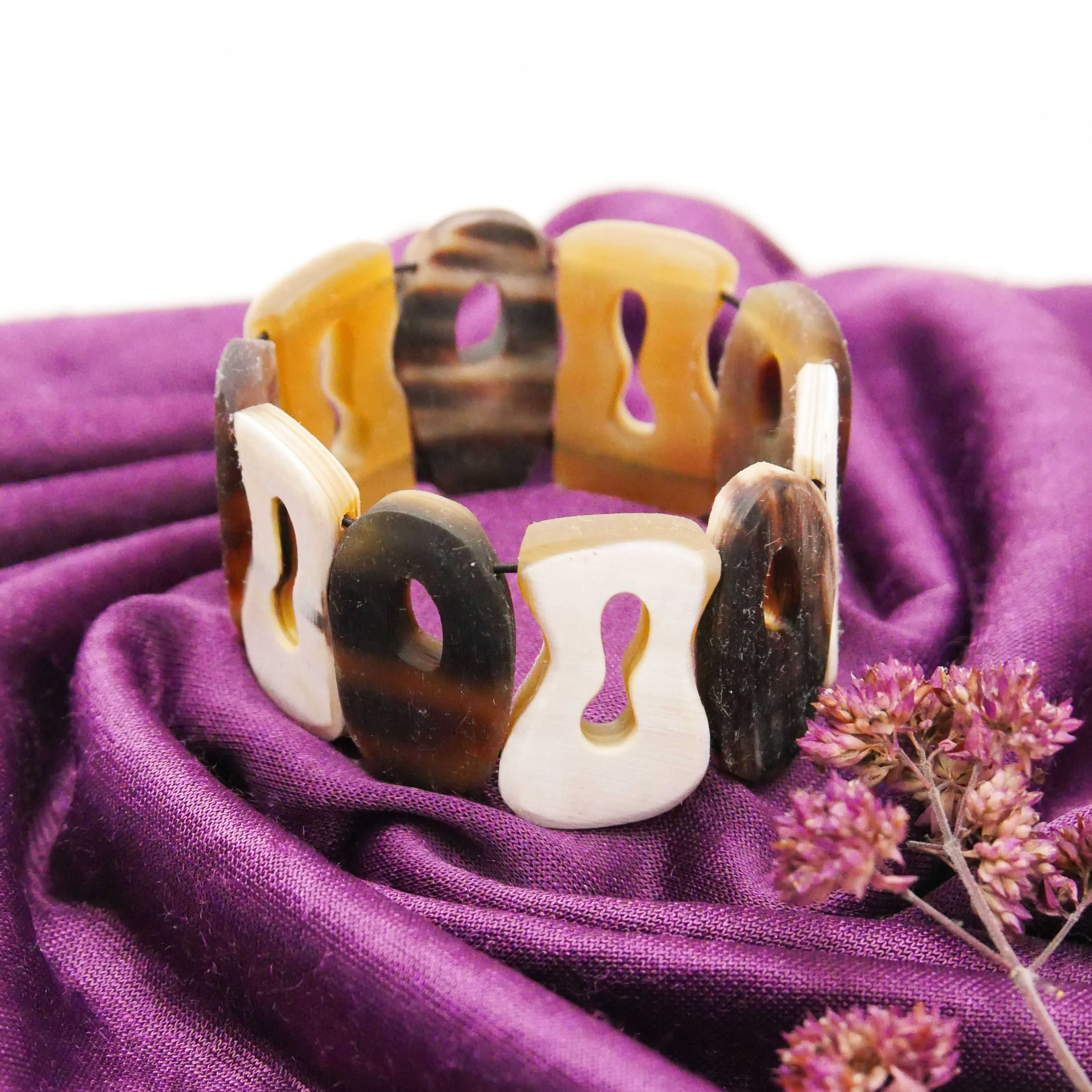  "Craft-Art", Horn Armband auf Gummi 35 mm breit, verschiedene Formen, braunes Horn 