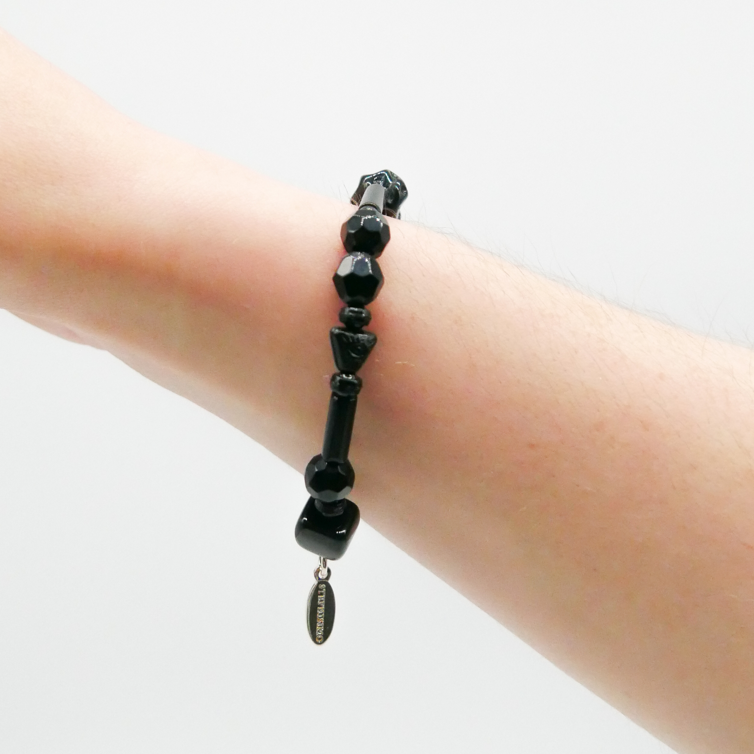  "Jet Schmuck" Armband auf Gummi schwarze Glasperlen, verschiedene Formen 