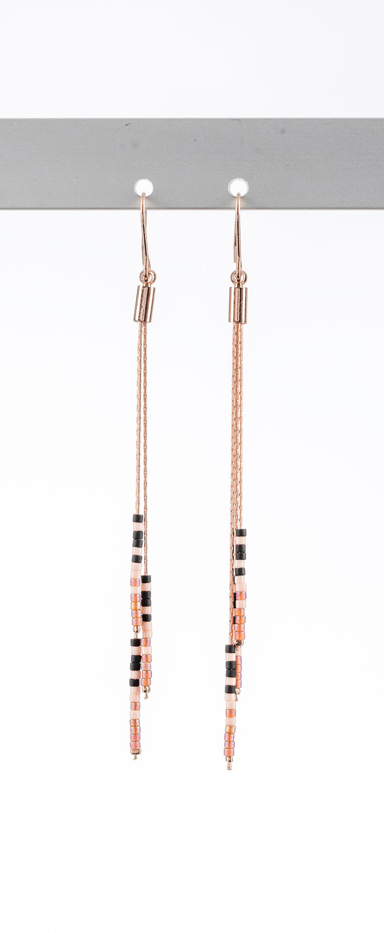 "Petite Beads" Ohrhänger mit japan. Rocaillesperlen, braun-schwarz, rosé vergoldet