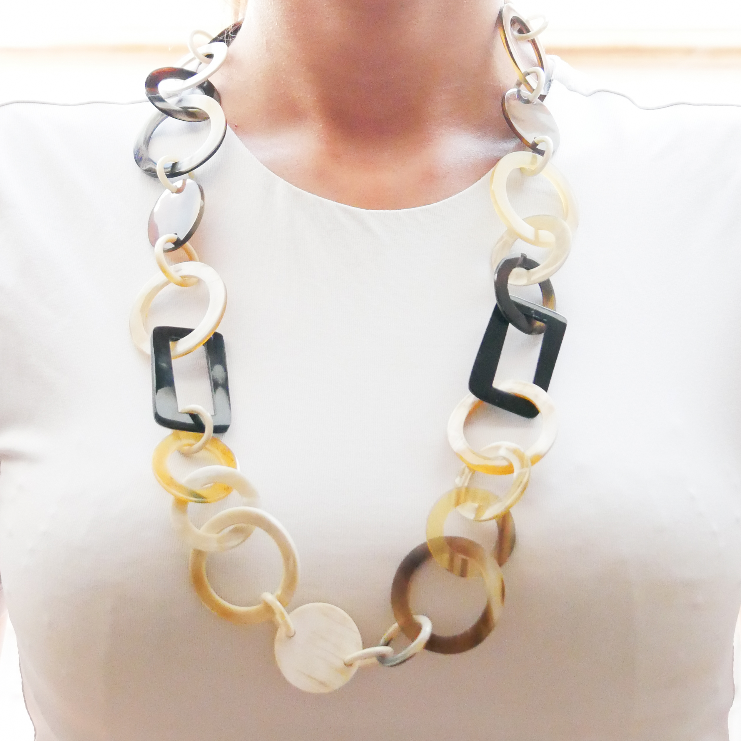  "Craft-Art", kurze Kette ca. 80 cm Reifen und Scheiben, verschiedene Hornsorten