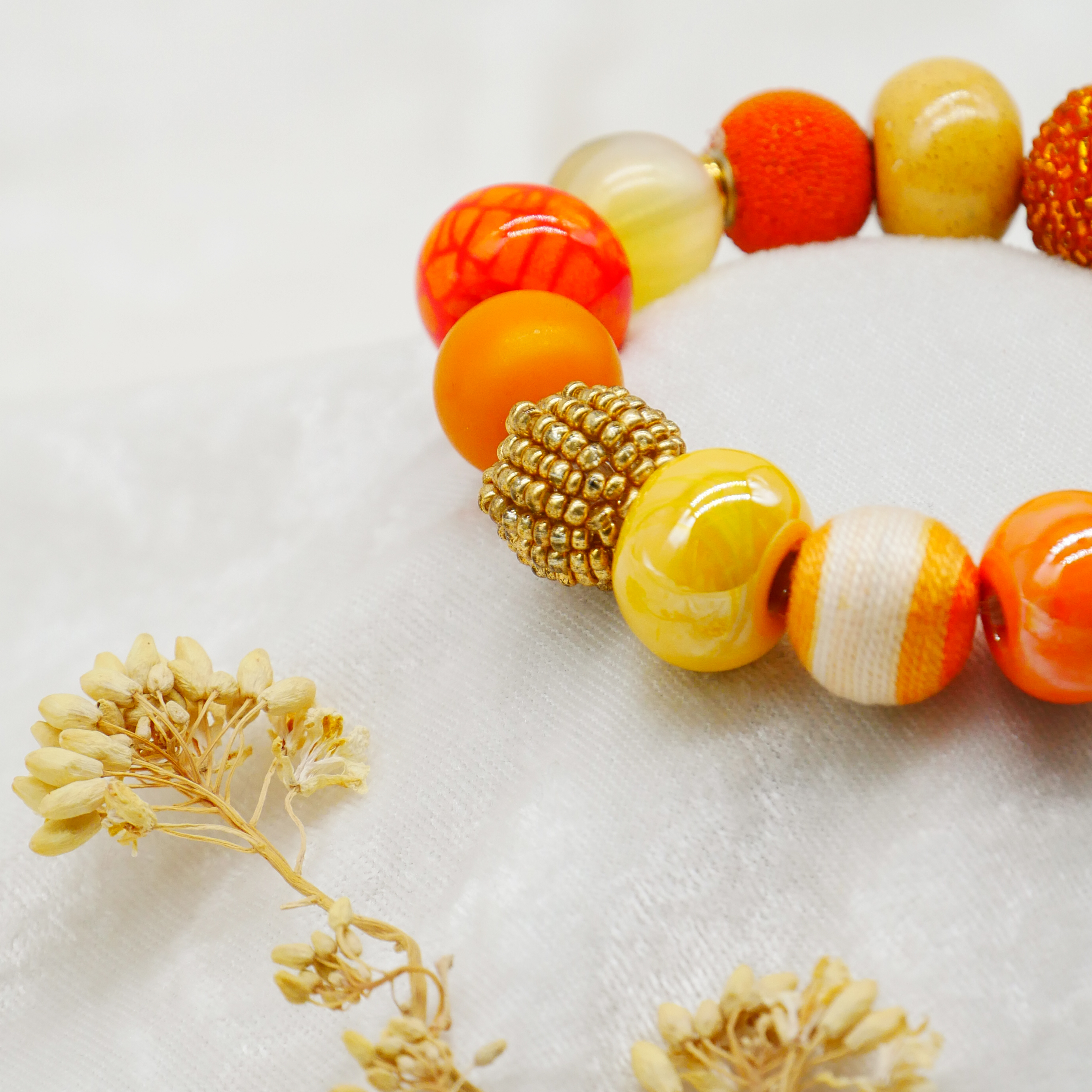  "Bollywood" Armband auf Gummi, gelb-orange
