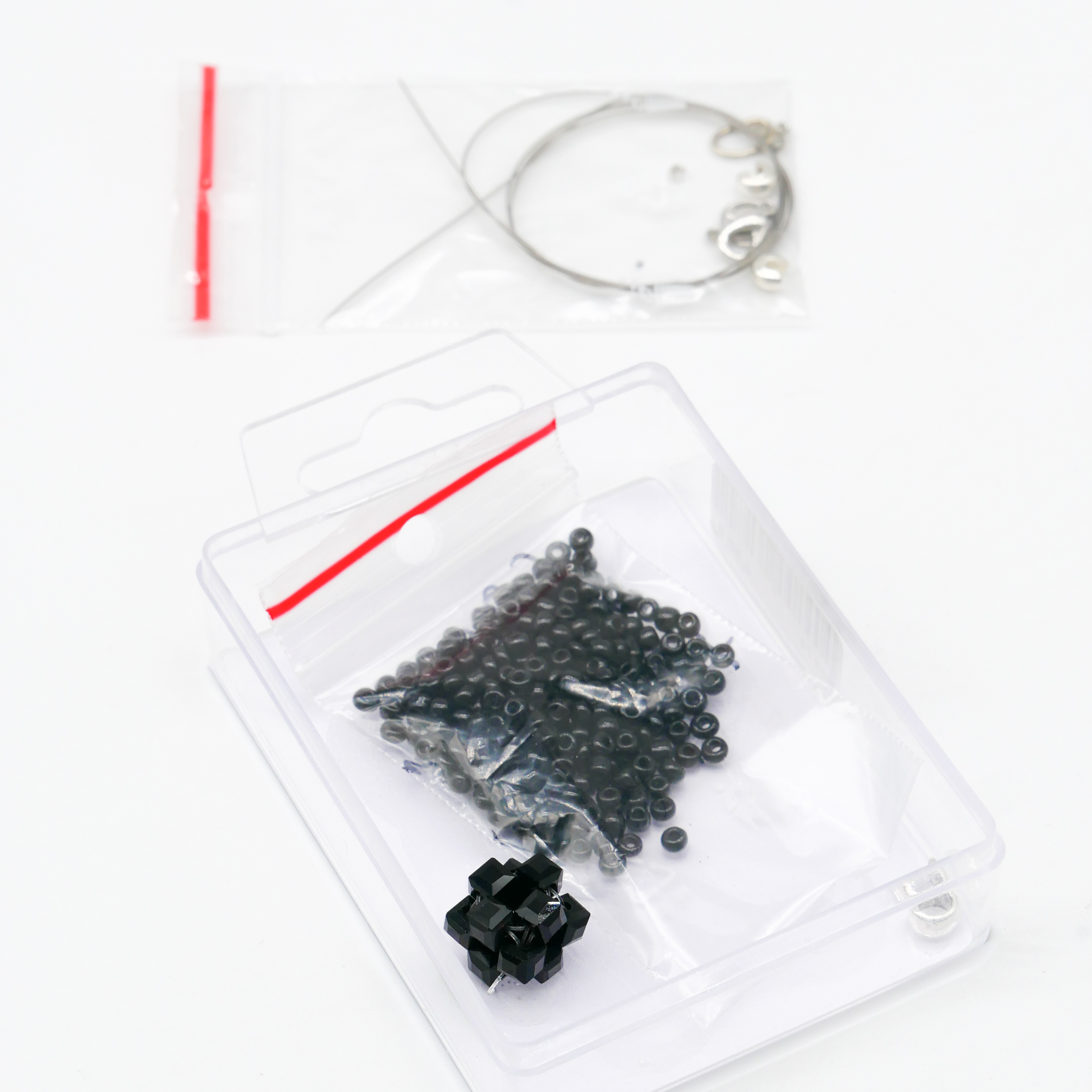 DIY kleine Schmuckbox, Kette Schwarzer Stern schwarze Rocaillesperlen und Kristallanhänger DIY kleine Schmuckbox, Kette Schwarzer Stern schwarze Rocaillesperlen und Kristallanhänger